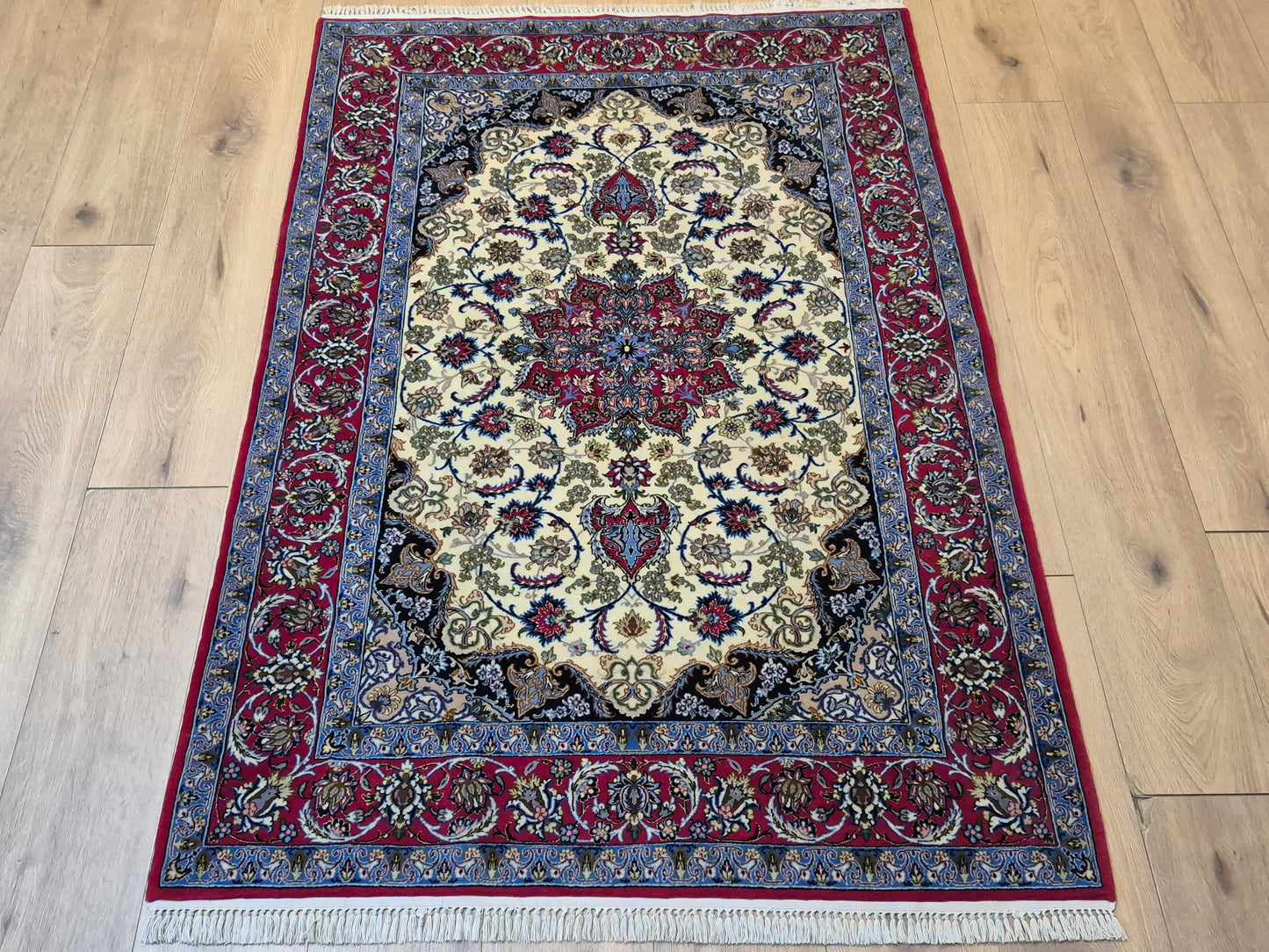 Isfahan Teppich Korkwolle Seide auf Seide Medaillon feine Knüpfung