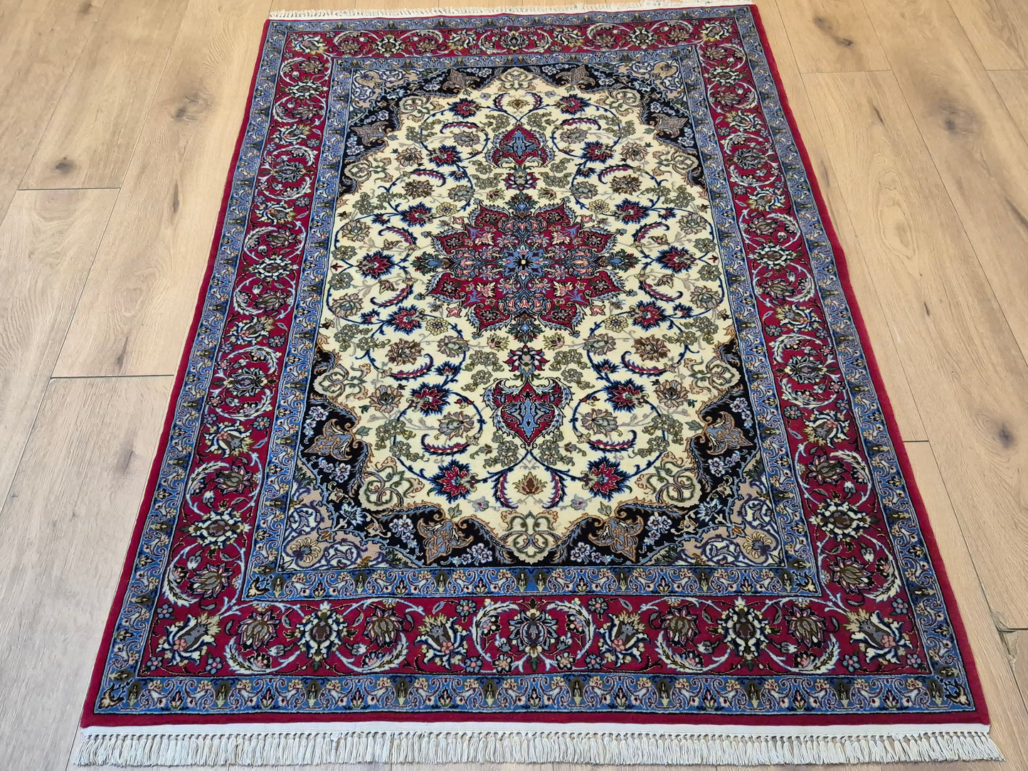 Isfahan Teppich Korkwolle Seide auf Seide Medaillon feine Knüpfung