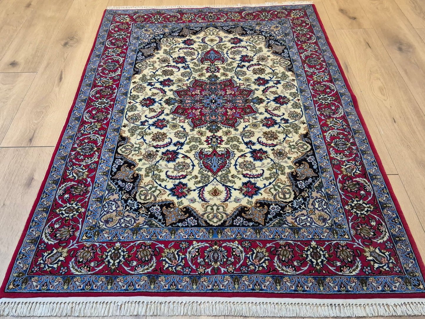 Isfahan Teppich Korkwolle Seide auf Seide Medaillon feine Knüpfung