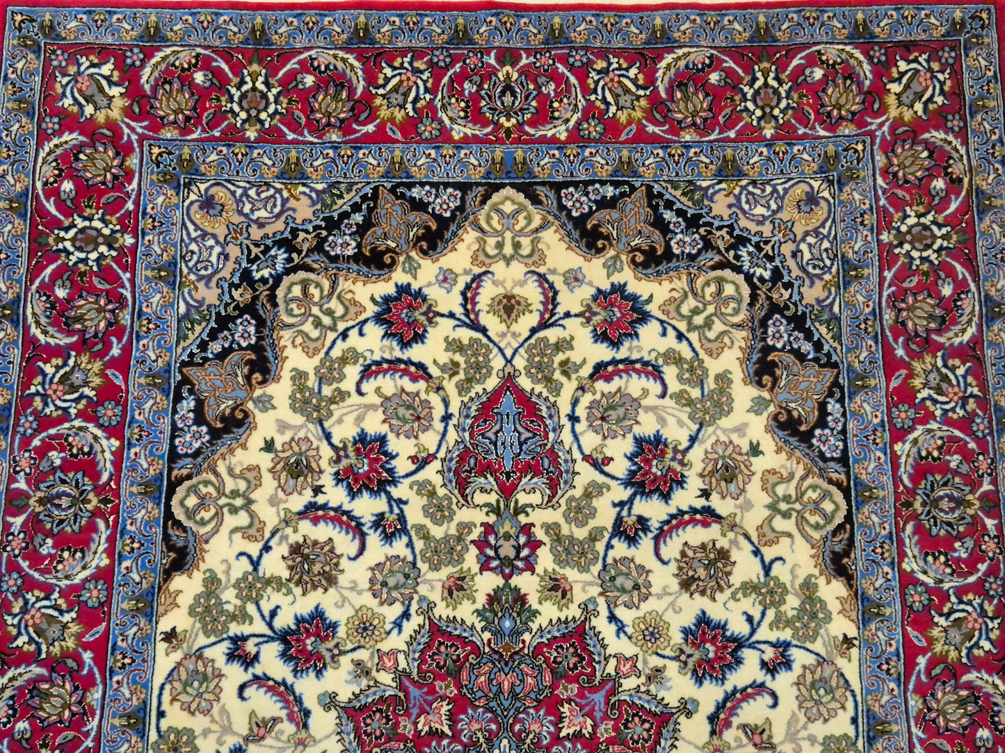 Isfahan Teppich Korkwolle Seide auf Seide Medaillon feine Knüpfung