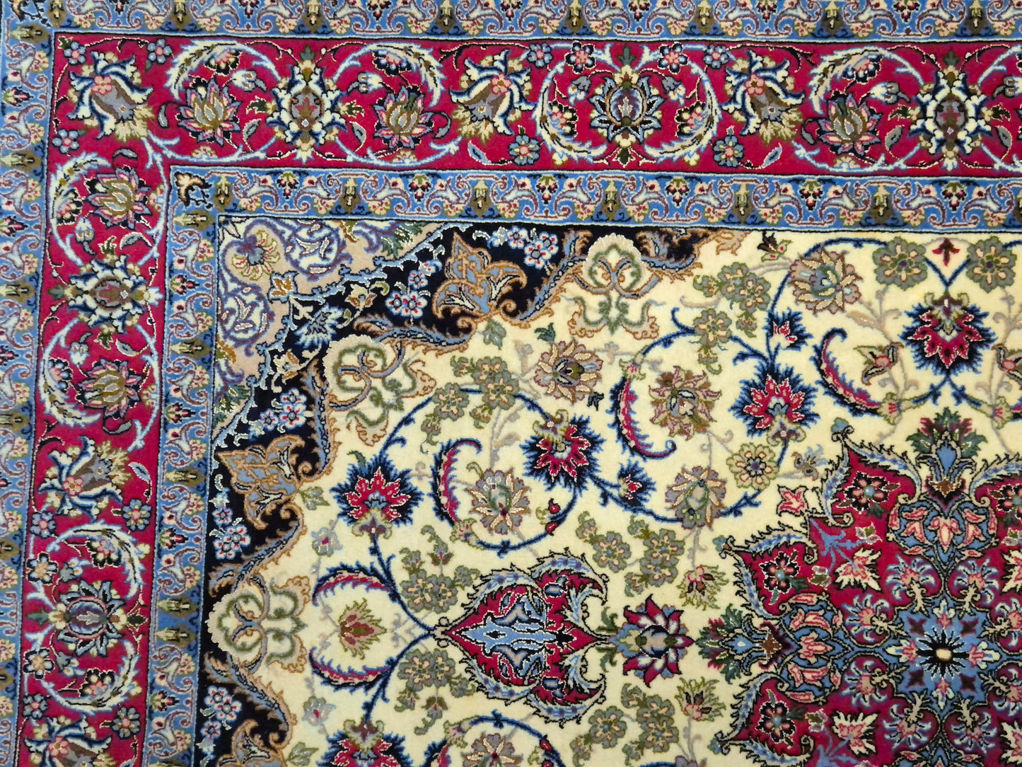 Isfahan Teppich Korkwolle Seide auf Seide Medaillon feine Knüpfung