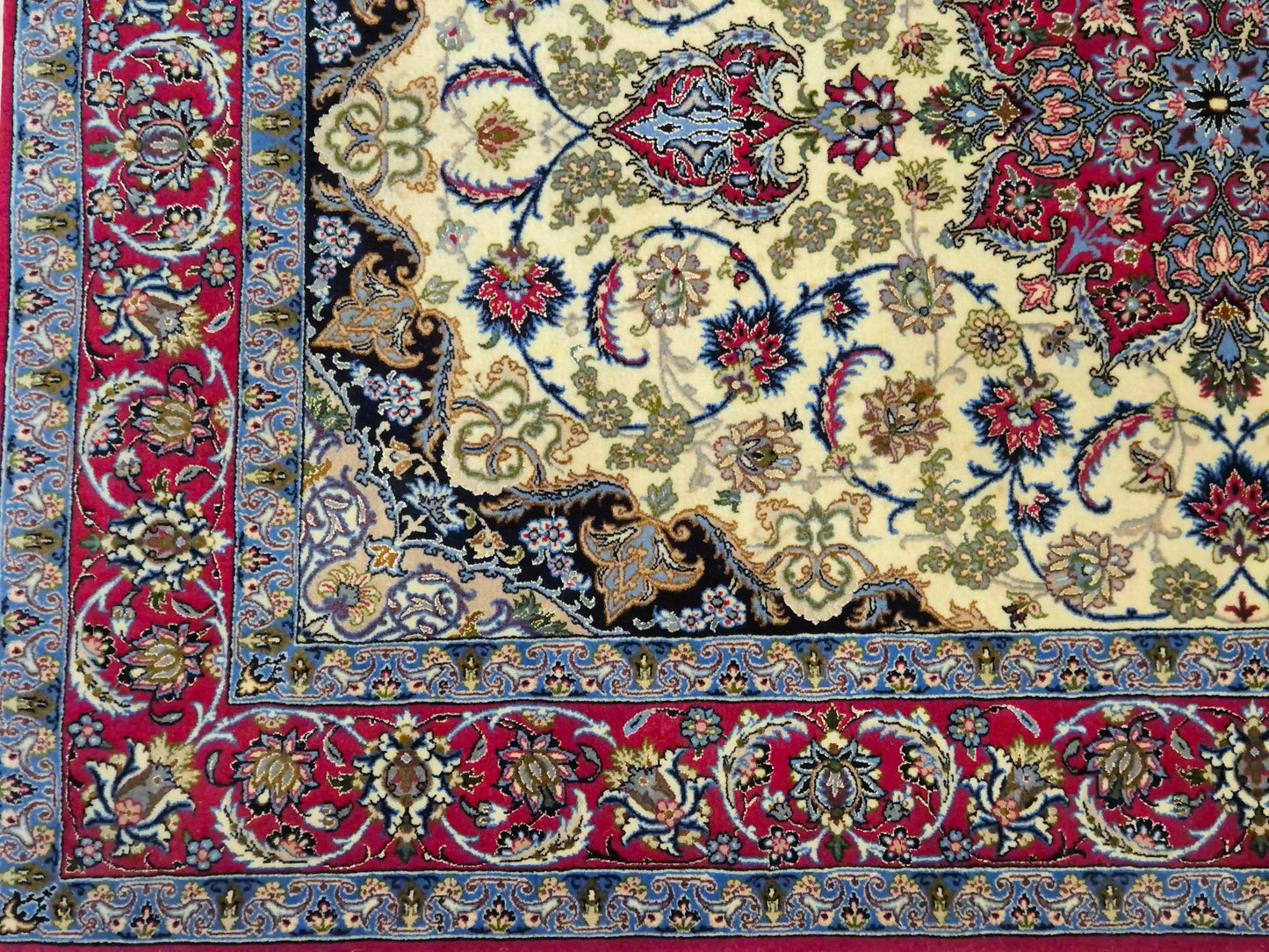 Isfahan Teppich Korkwolle Seide auf Seide Medaillon feine Knüpfung