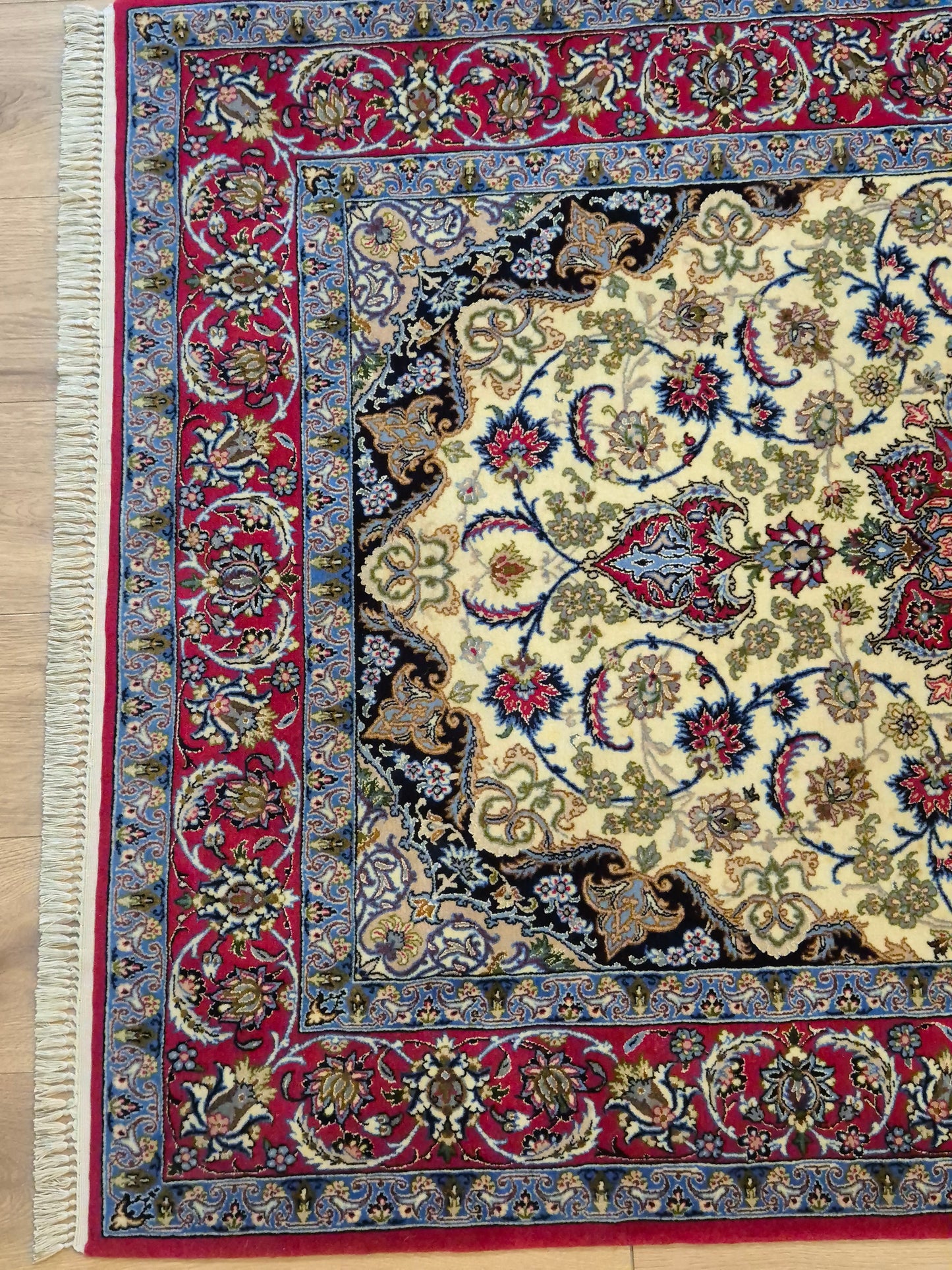 Isfahan Teppich Korkwolle Seide auf Seide Medaillon feine Knüpfung