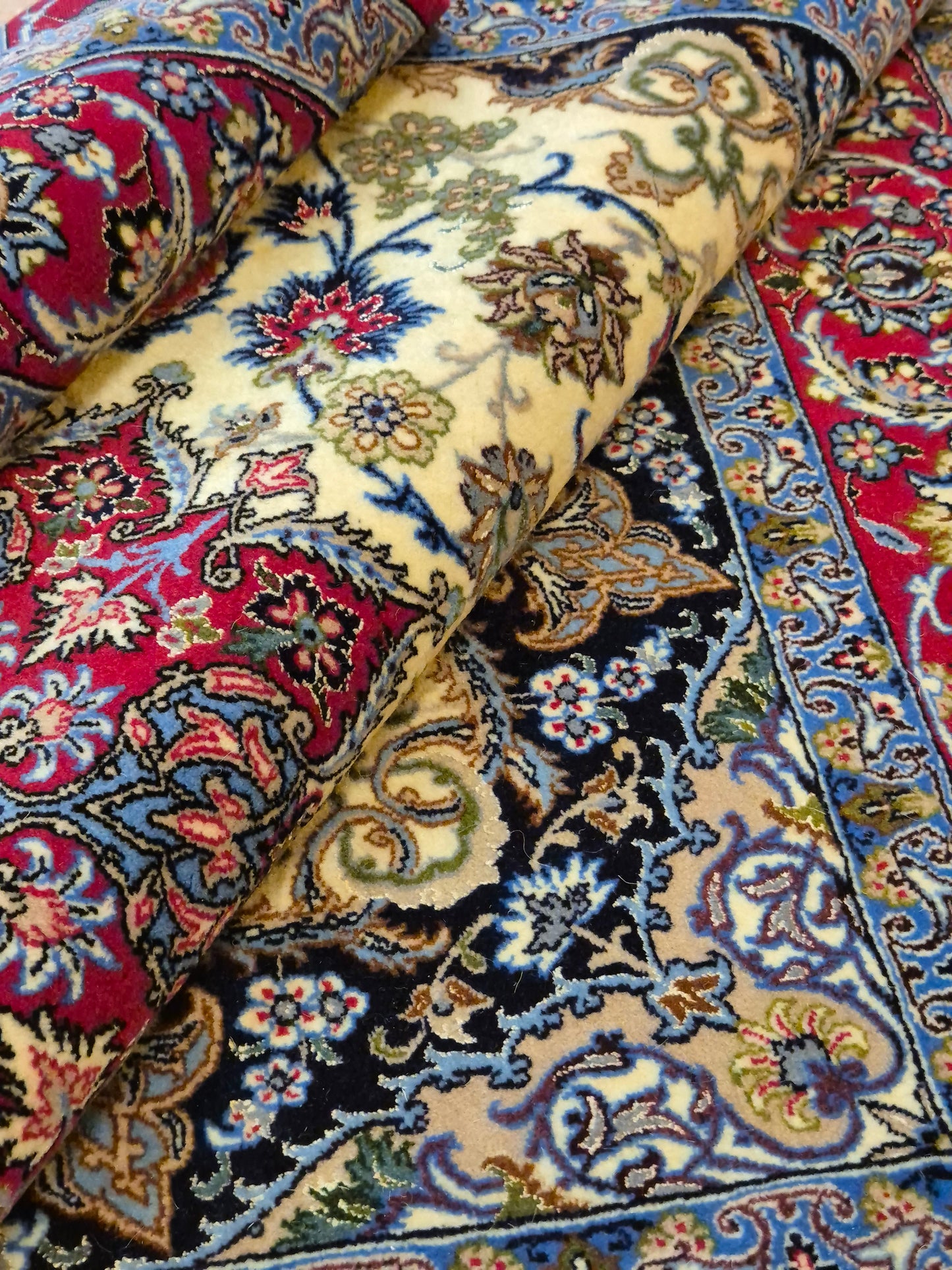 Isfahan Teppich Korkwolle Seide auf Seide Medaillon feine Knüpfung