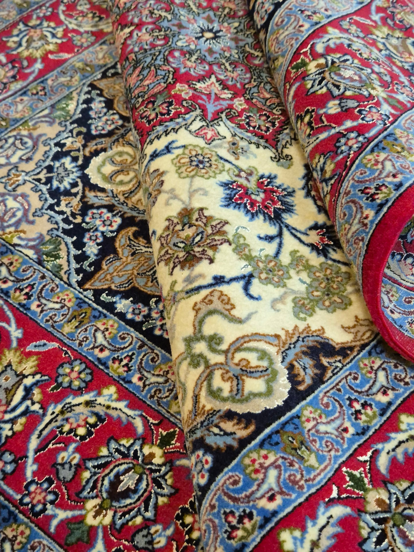 Isfahan Teppich Korkwolle Seide auf Seide Medaillon feine Knüpfung