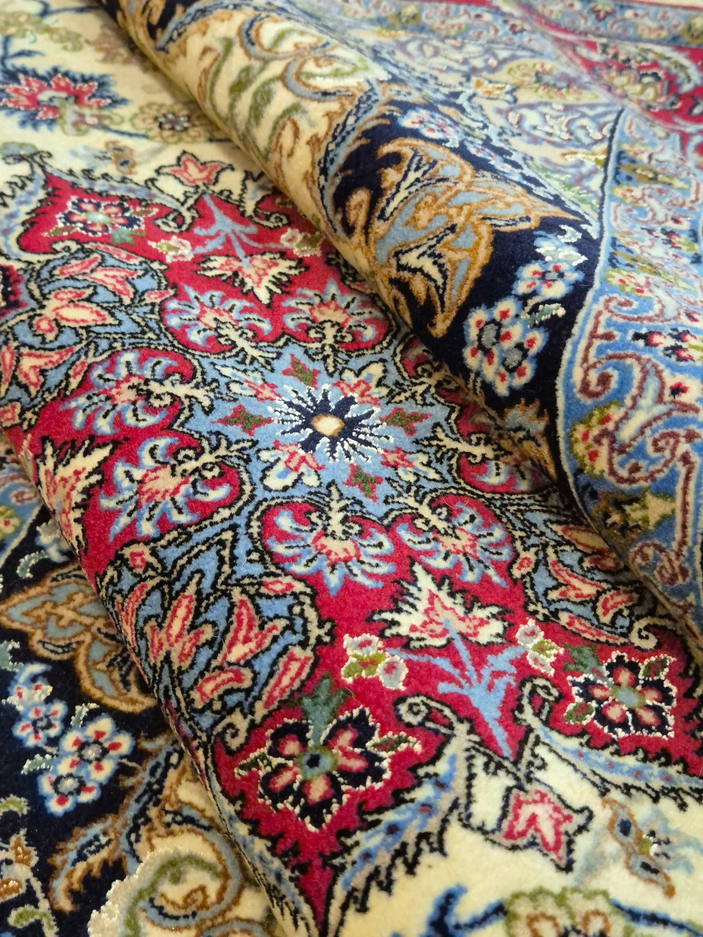 Isfahan Teppich Korkwolle Seide auf Seide Medaillon feine Knüpfung