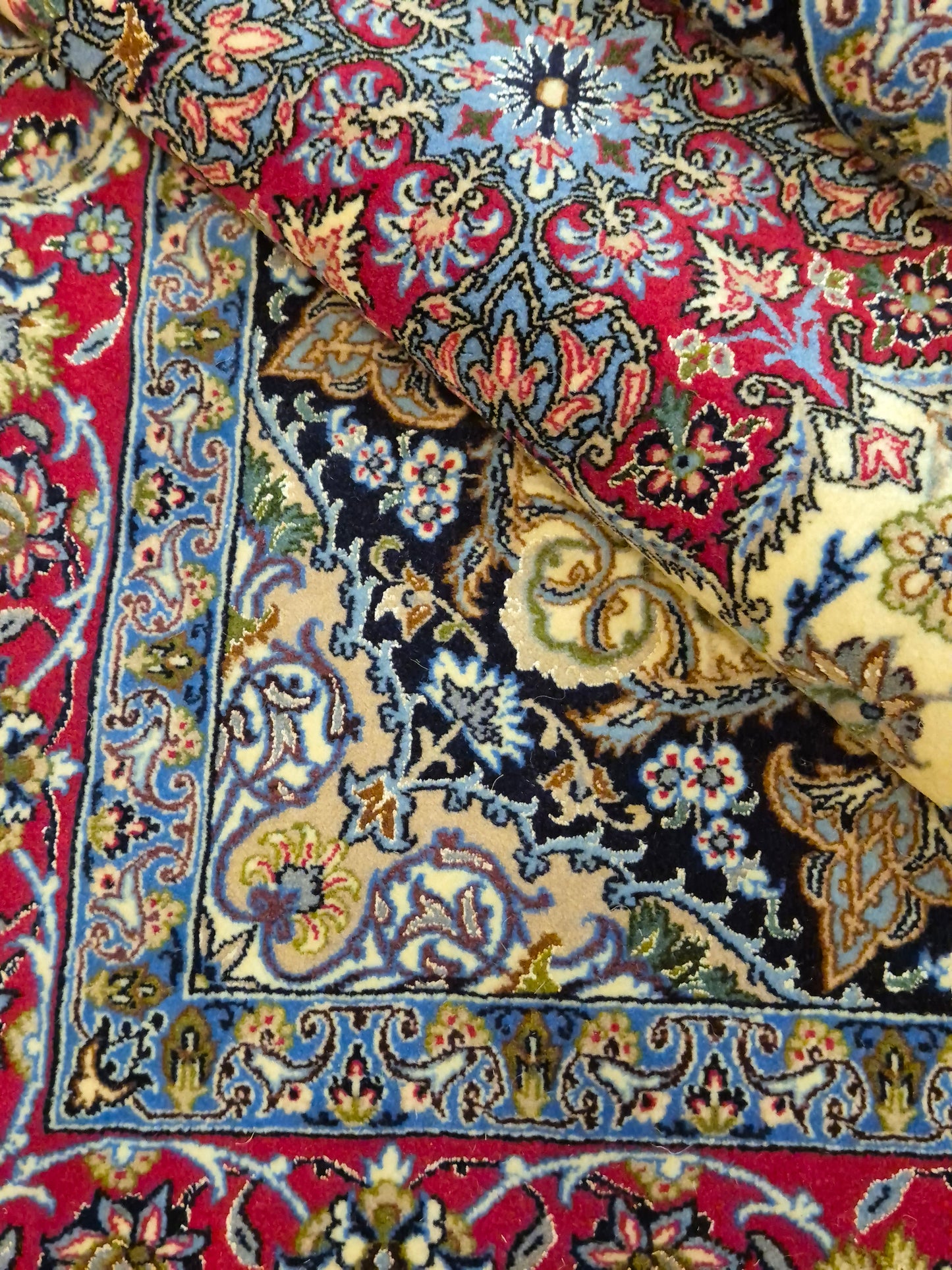 Isfahan Teppich Korkwolle Seide auf Seide Medaillon feine Knüpfung