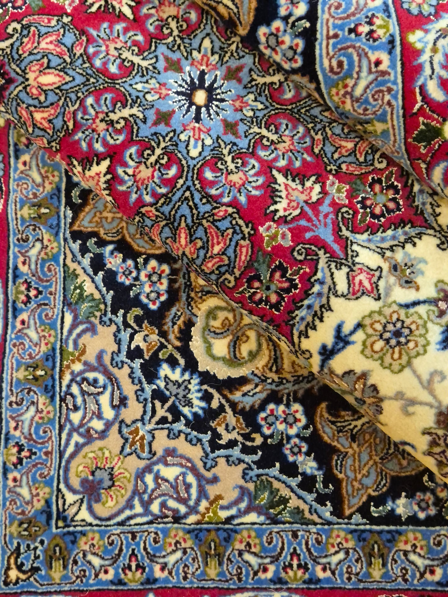 Isfahan Teppich Korkwolle Seide auf Seide Medaillon feine Knüpfung