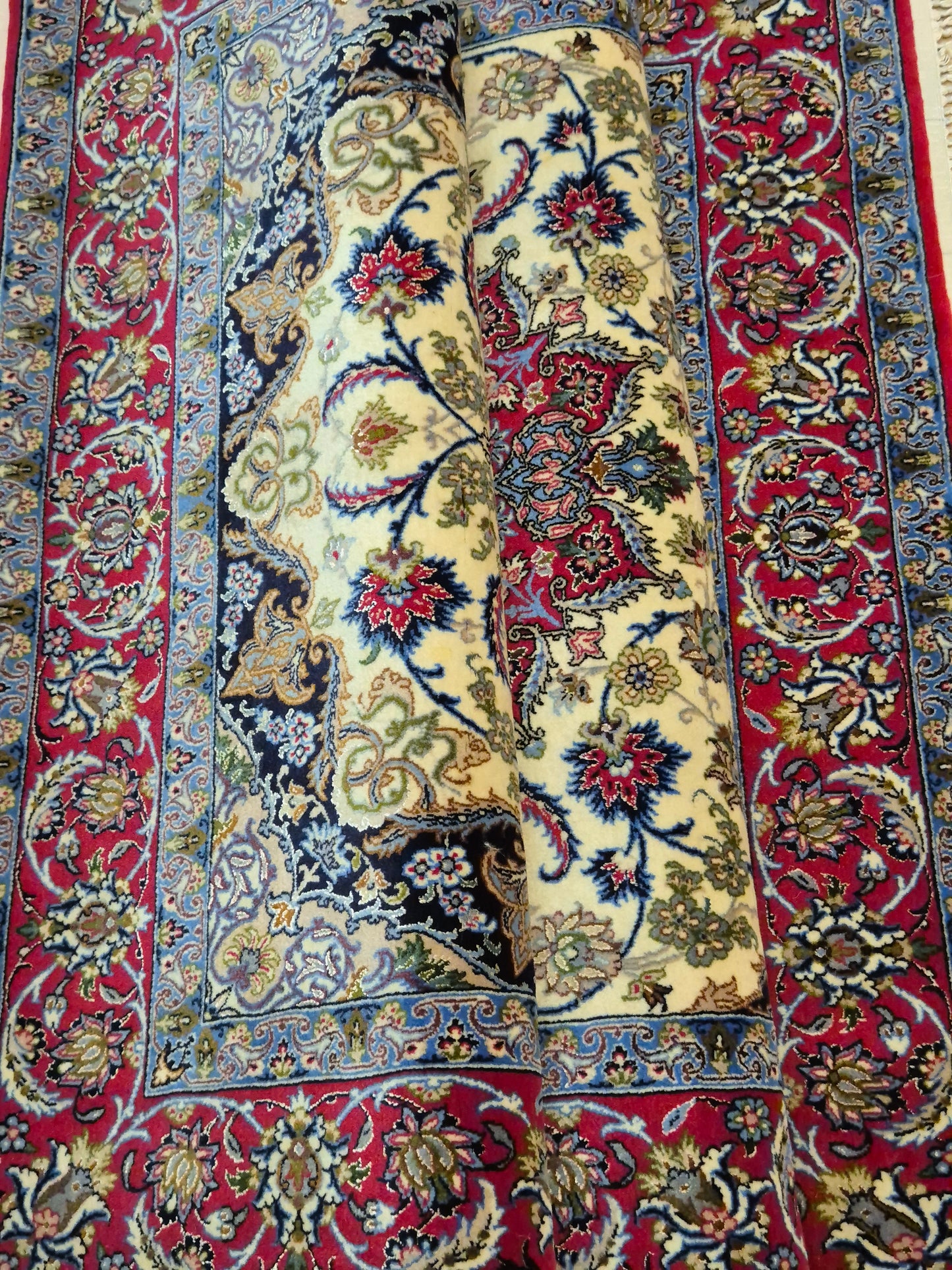 Isfahan Teppich Korkwolle Seide auf Seide Medaillon feine Knüpfung