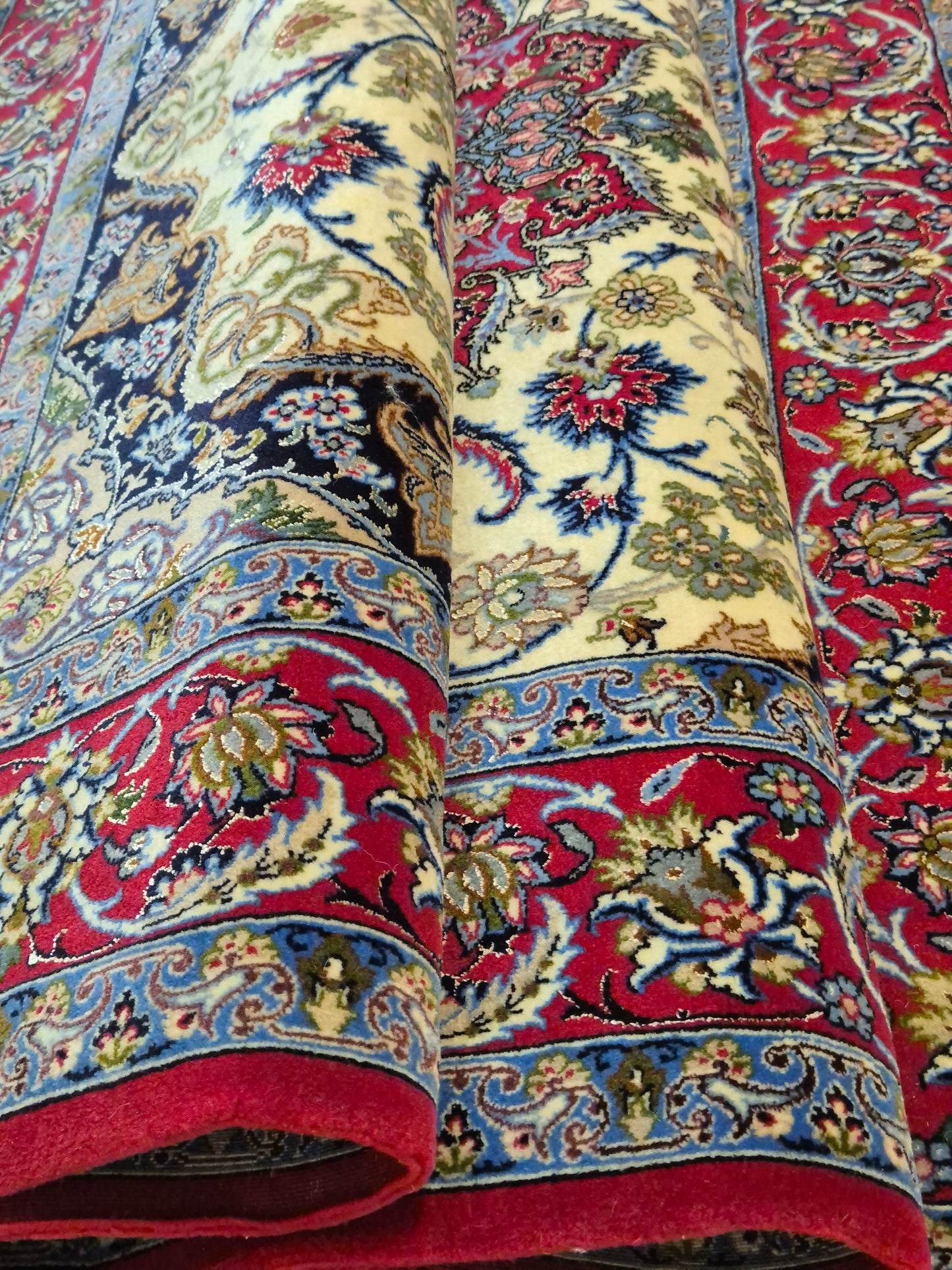 Isfahan Teppich Korkwolle Seide auf Seide Medaillon feine Knüpfung