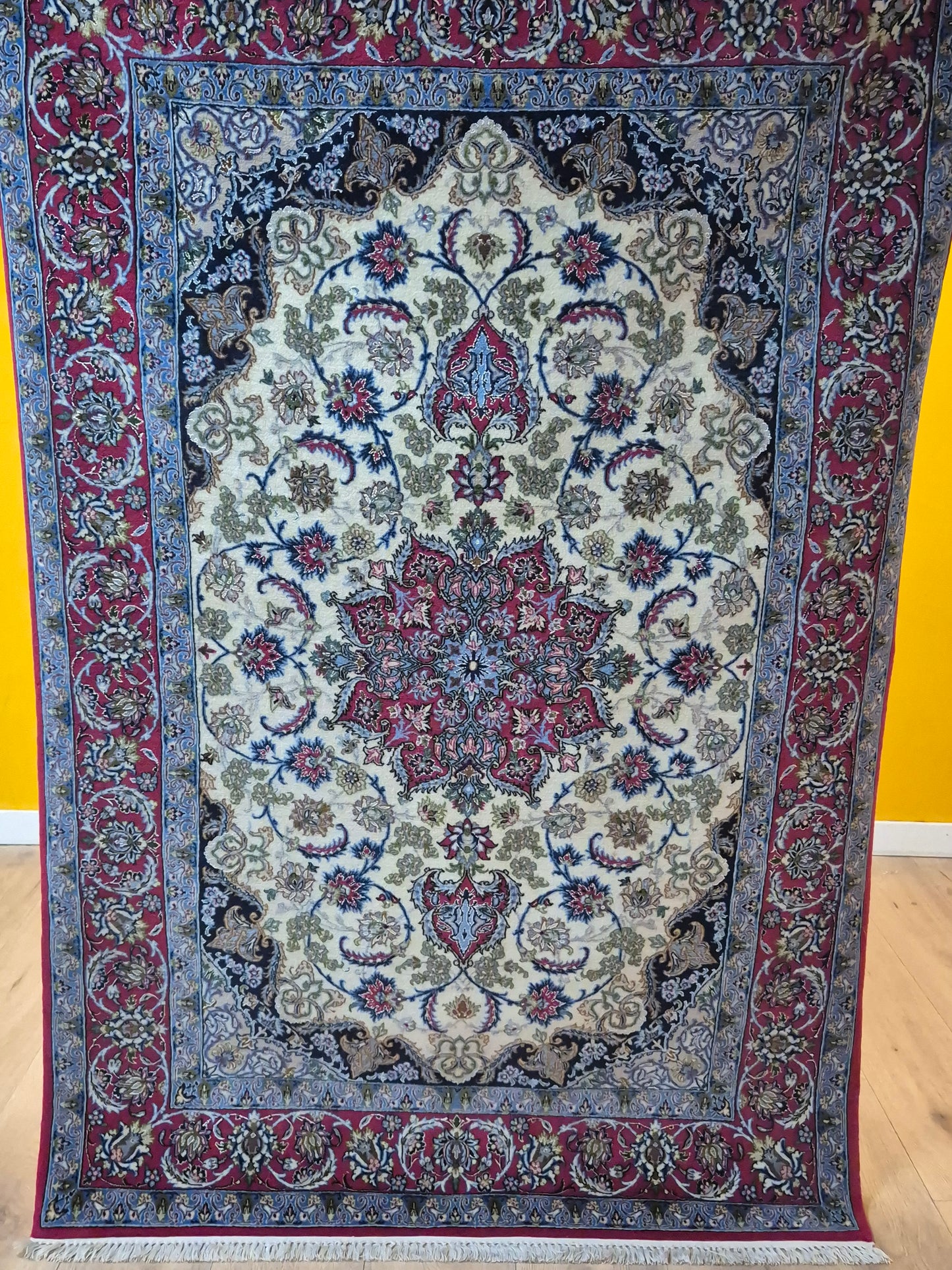 Isfahan Teppich Korkwolle Seide auf Seide Medaillon feine Knüpfung