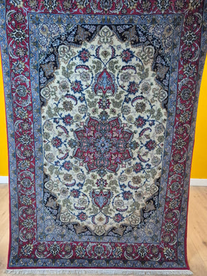 Isfahan Teppich Korkwolle Seide auf Seide Medaillon feine Knüpfung