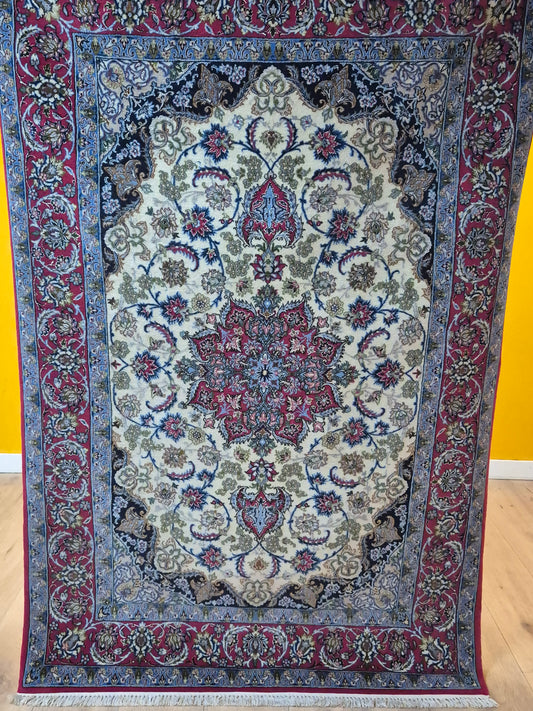 Isfahan Teppich Korkwolle Seide auf Seide Medaillon feine Knüpfung