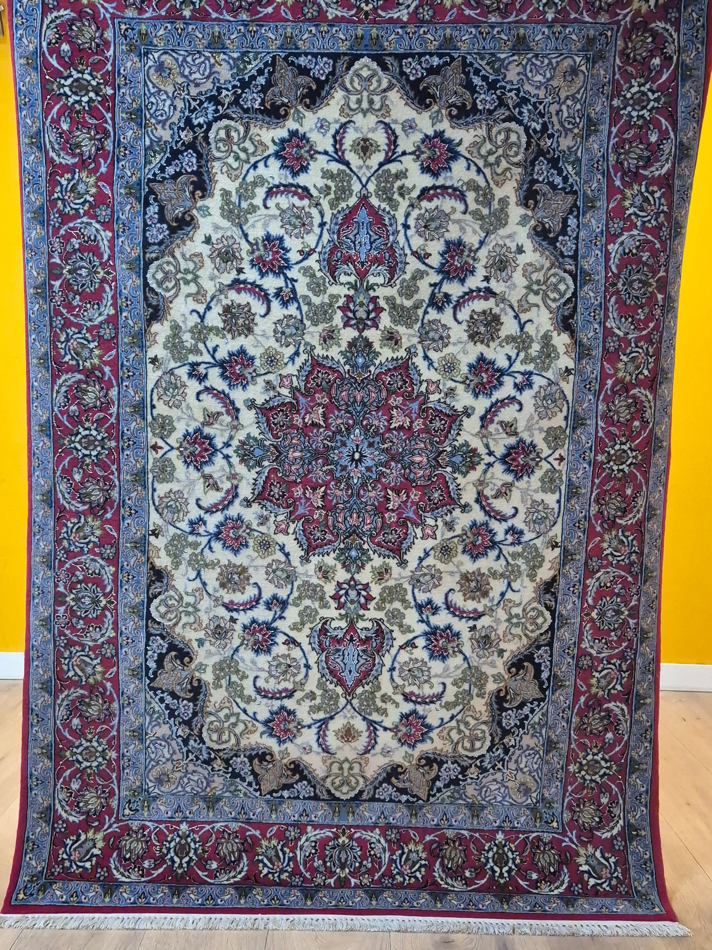 Isfahan Teppich Korkwolle Seide auf Seide Medaillon feine Knüpfung