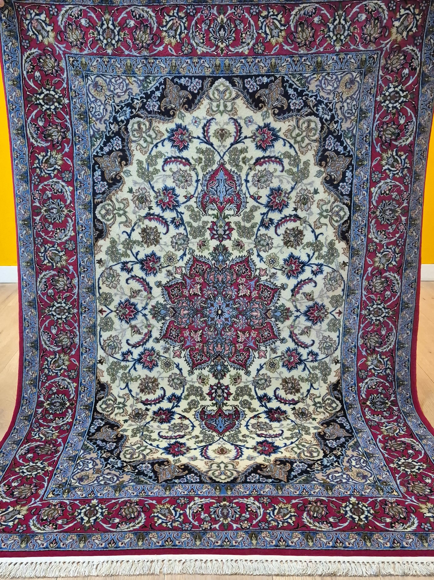 Isfahan Teppich Korkwolle Seide auf Seide Medaillon feine Knüpfung