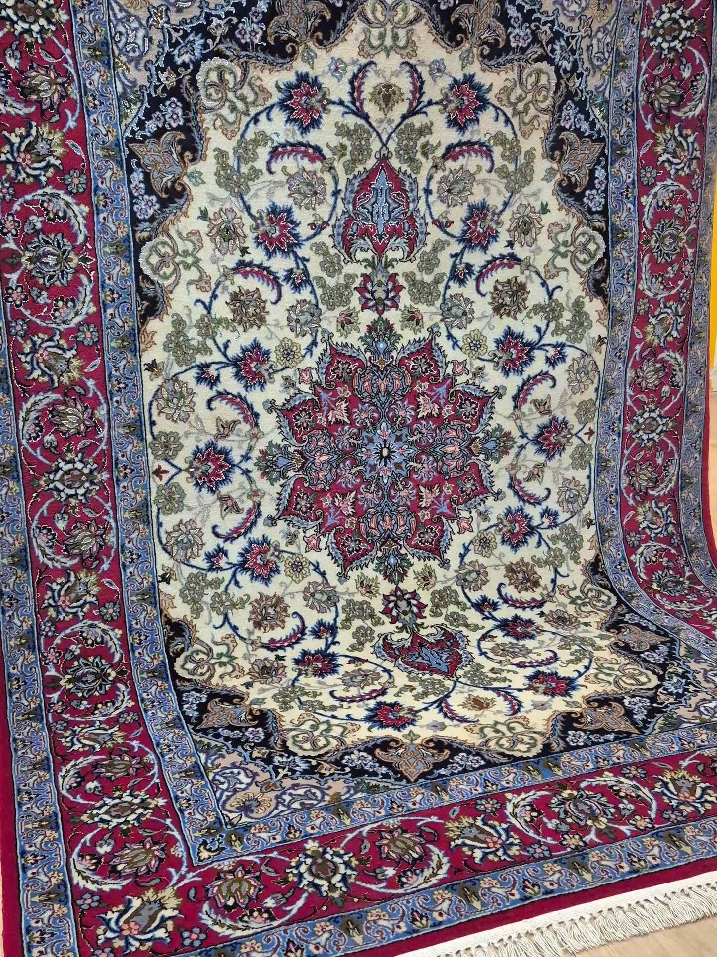 Isfahan Teppich Korkwolle Seide auf Seide Medaillon feine Knüpfung