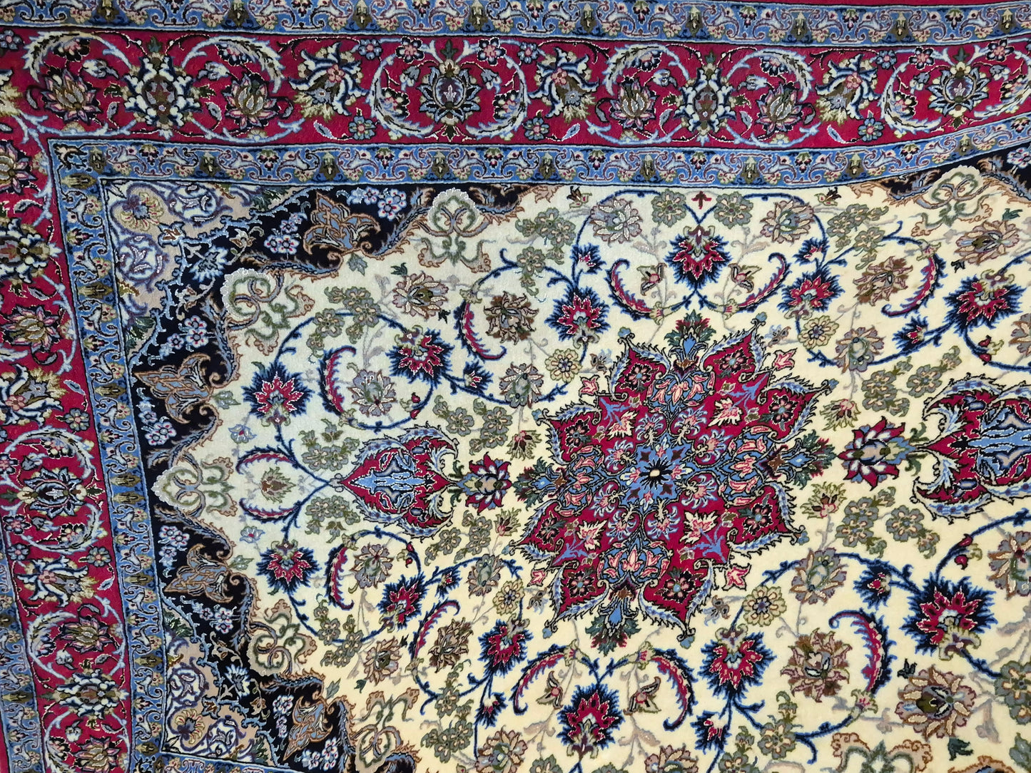 Isfahan Teppich Korkwolle Seide auf Seide Medaillon feine Knüpfung