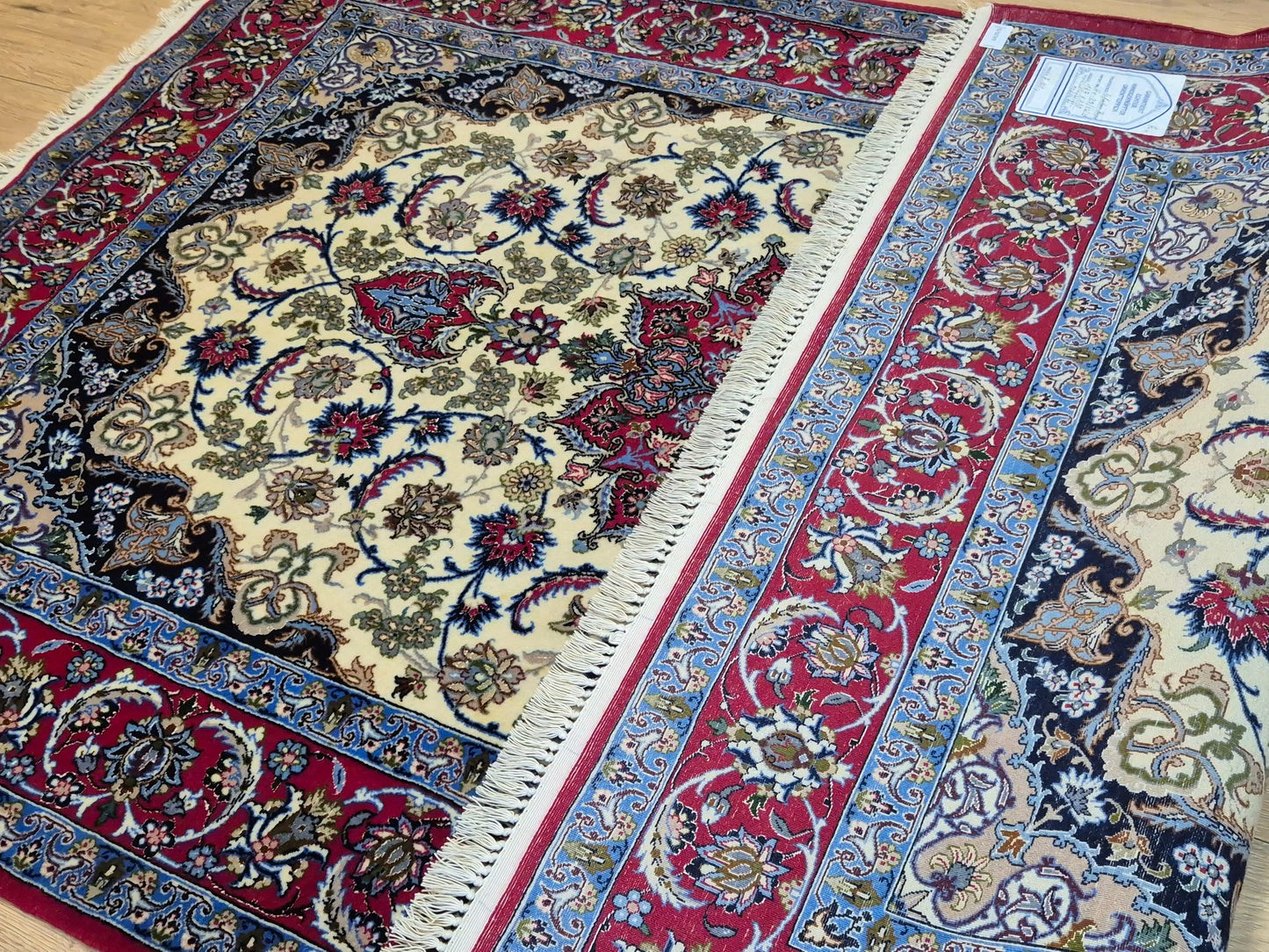 Isfahan Teppich Korkwolle Seide auf Seide Medaillon feine Knüpfung