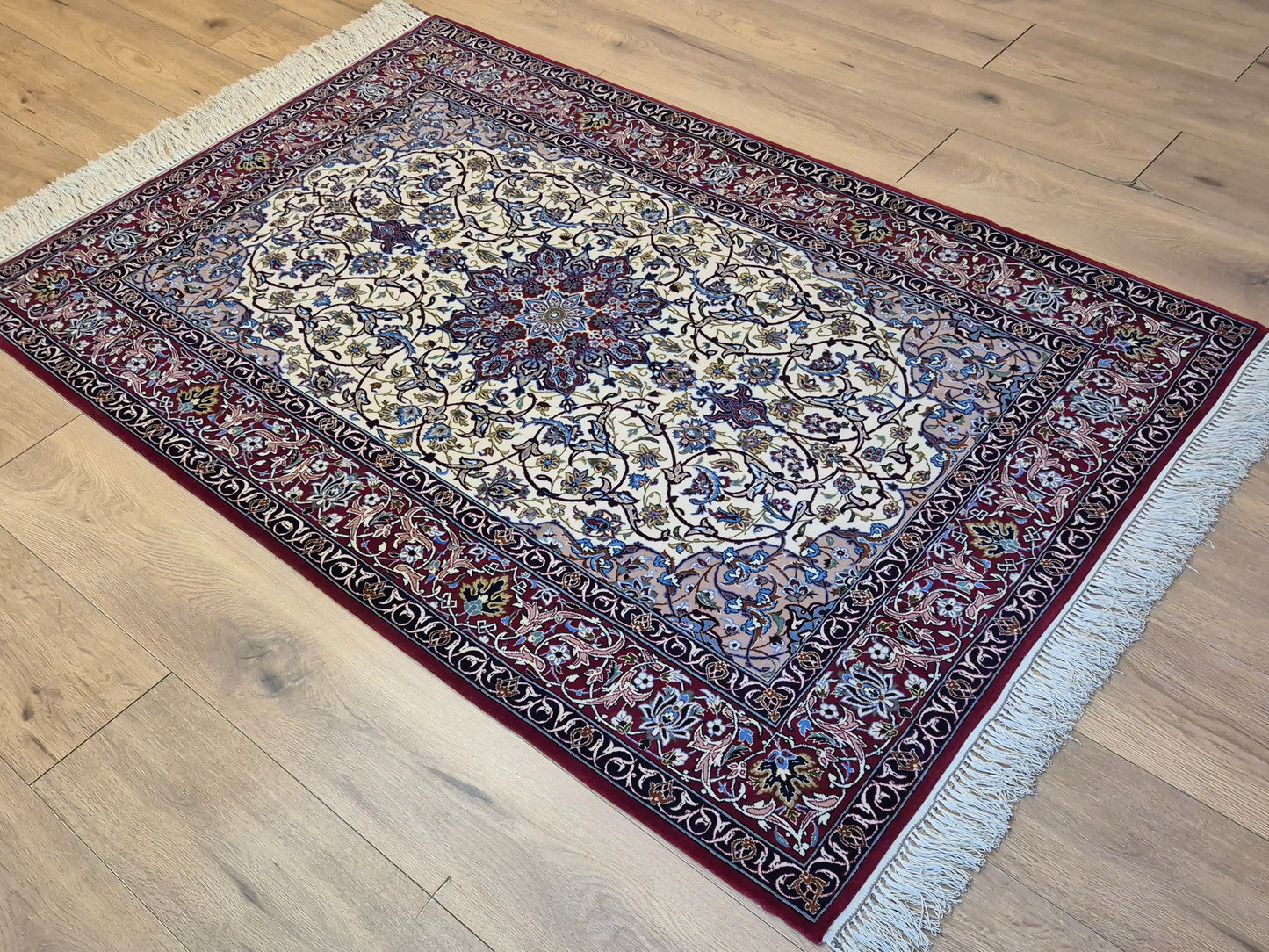 Isfahan Teppich Korkwolle mit Seide Medaillon feine Knüpfung