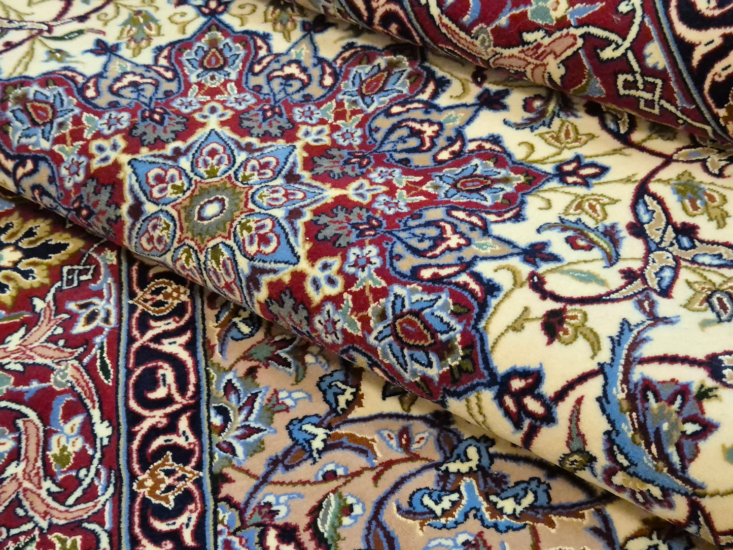 Isfahan Teppich Korkwolle mit Seide Medaillon feine Knüpfung