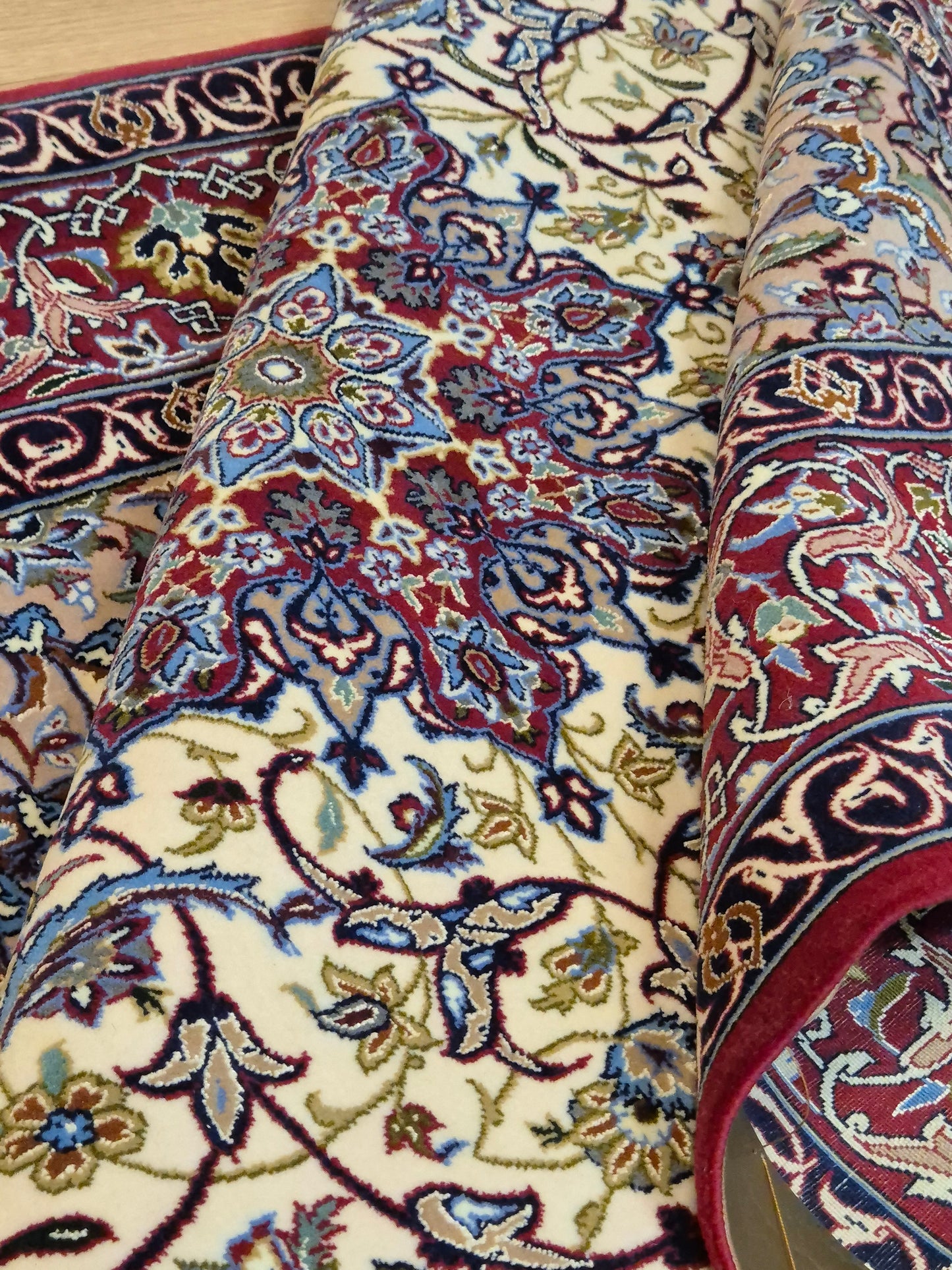 Isfahan Teppich Korkwolle mit Seide Medaillon feine Knüpfung