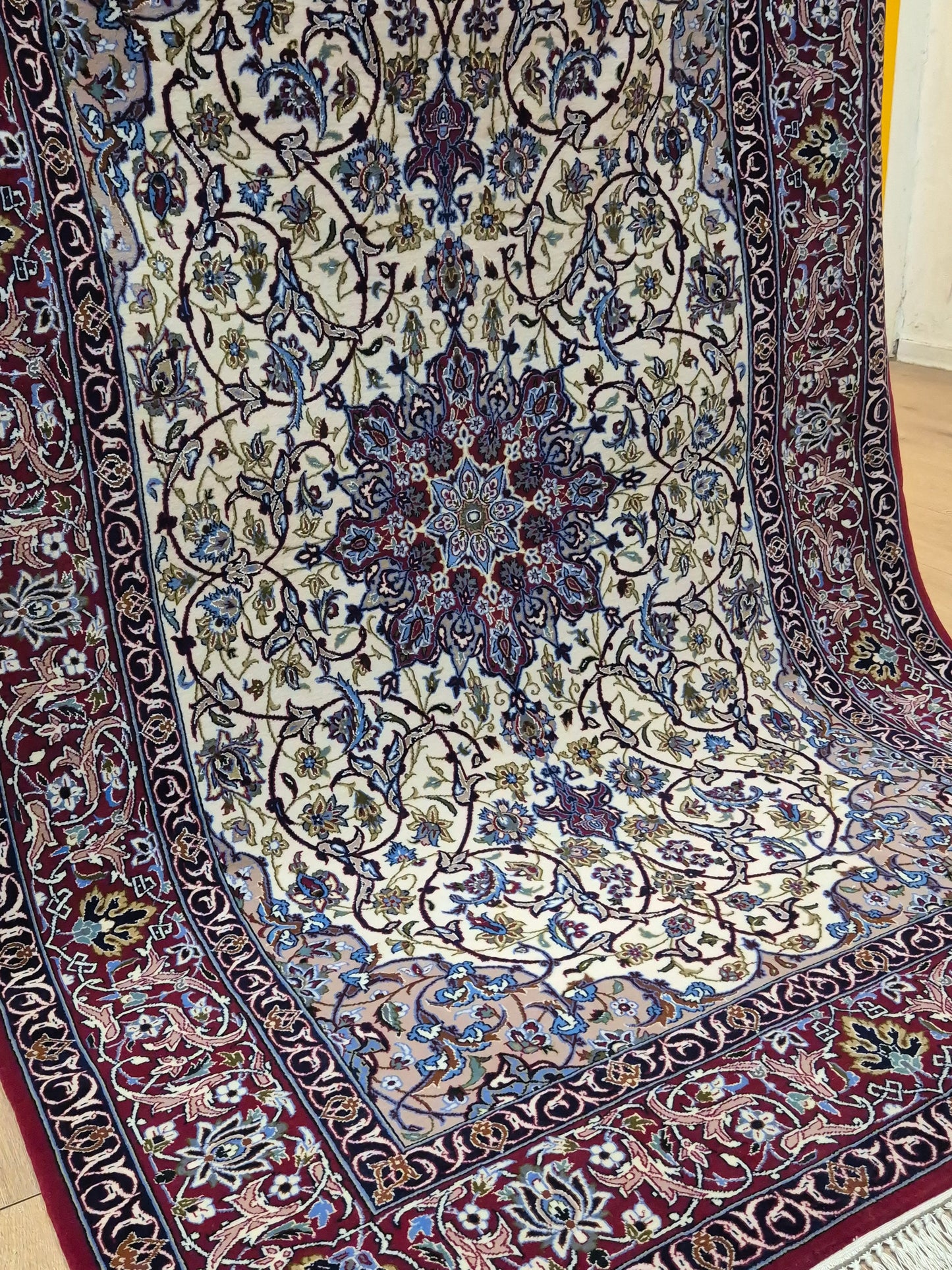 Isfahan Teppich Korkwolle mit Seide Medaillon feine Knüpfung