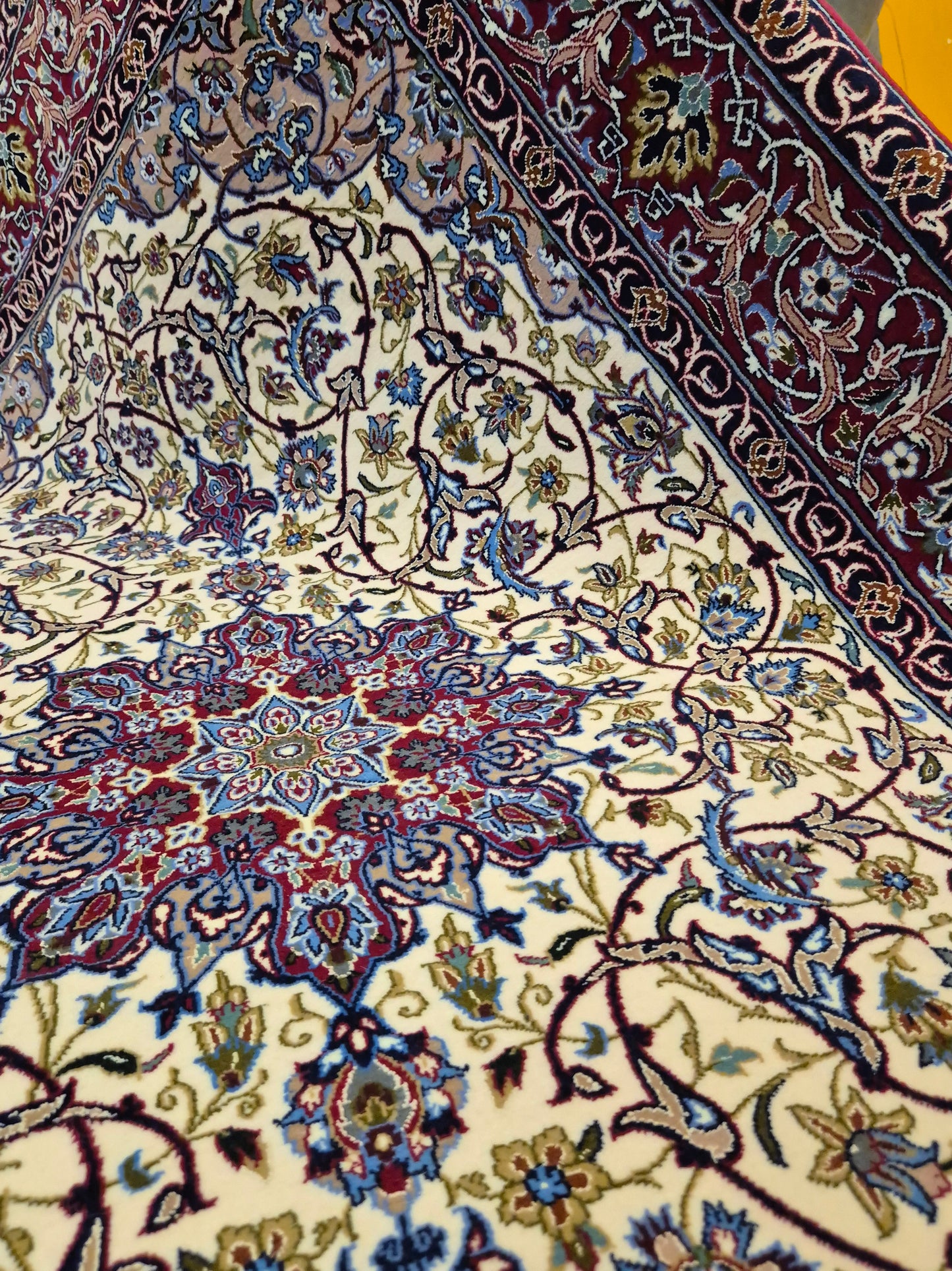 Isfahan Teppich Korkwolle mit Seide Medaillon feine Knüpfung