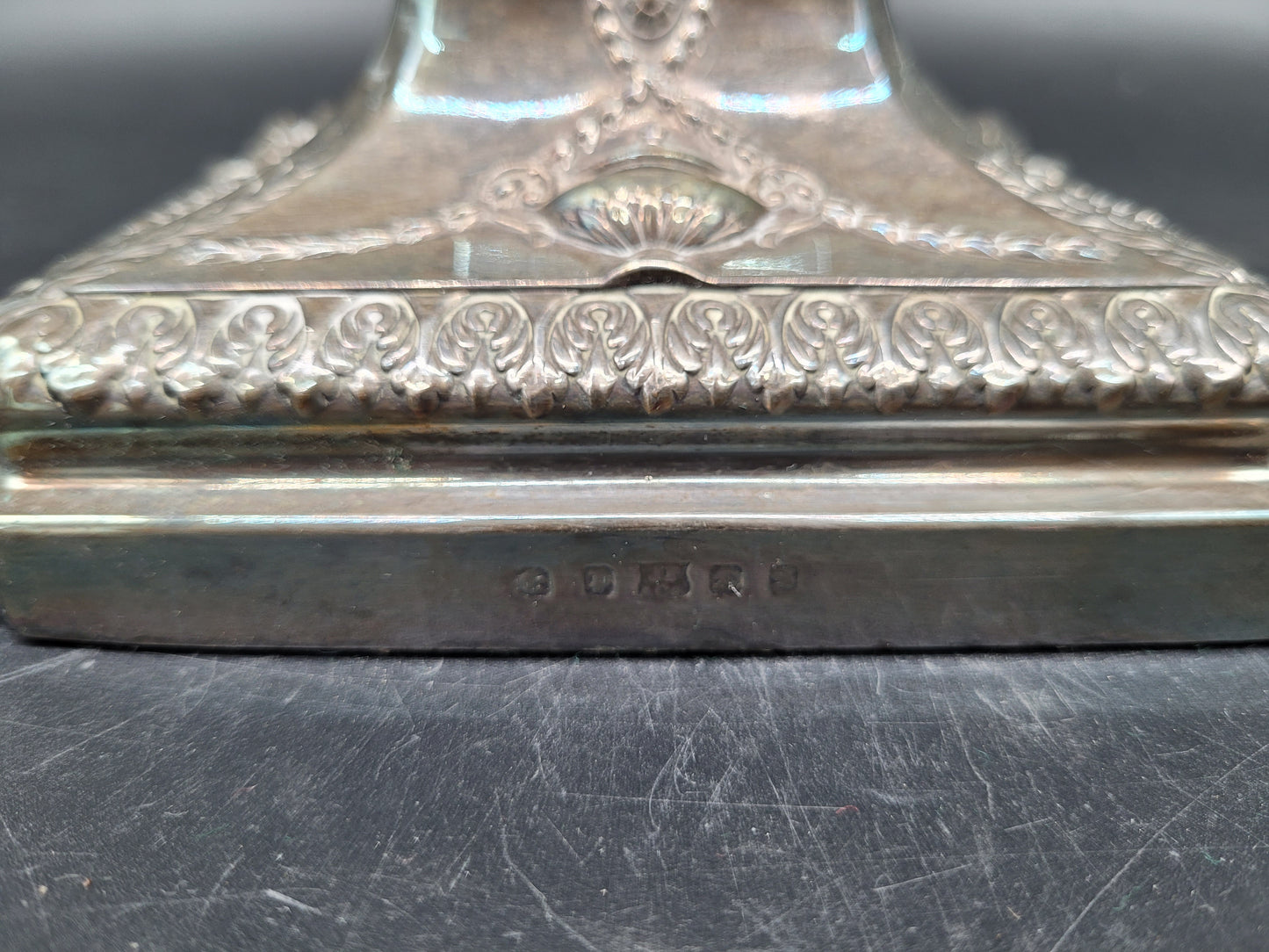 Paar Kerzenständer EPNS Versilbert im Klassischen Stil Englische Meistermarke