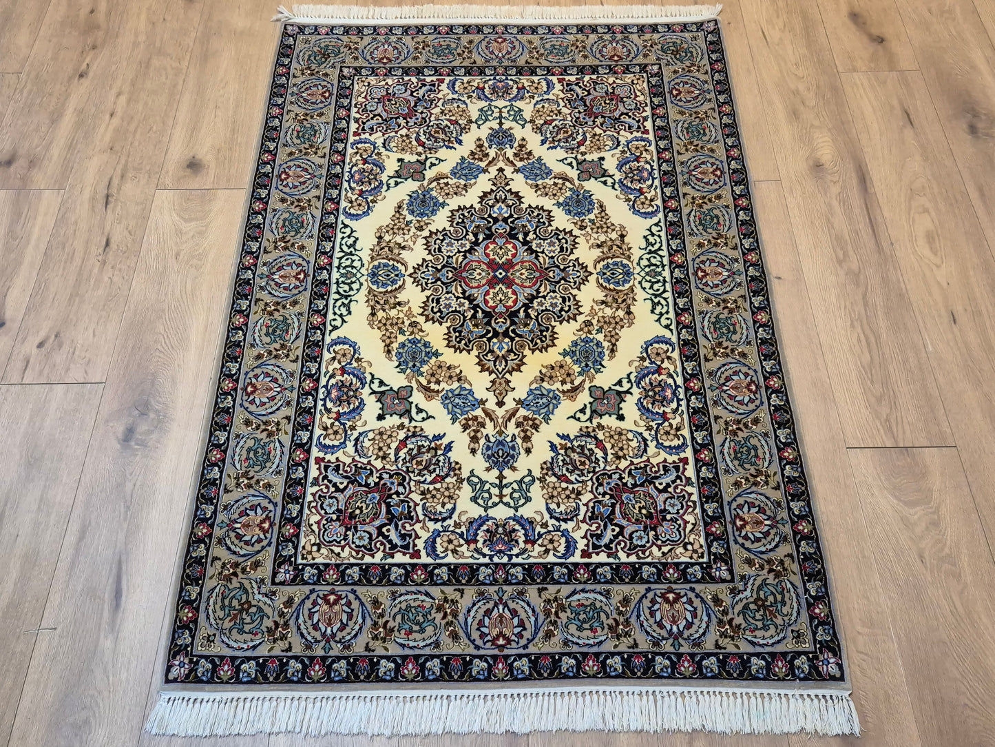 Isfahan Teppich Korkwolle mit Seide Medaillon feine Knüpfung