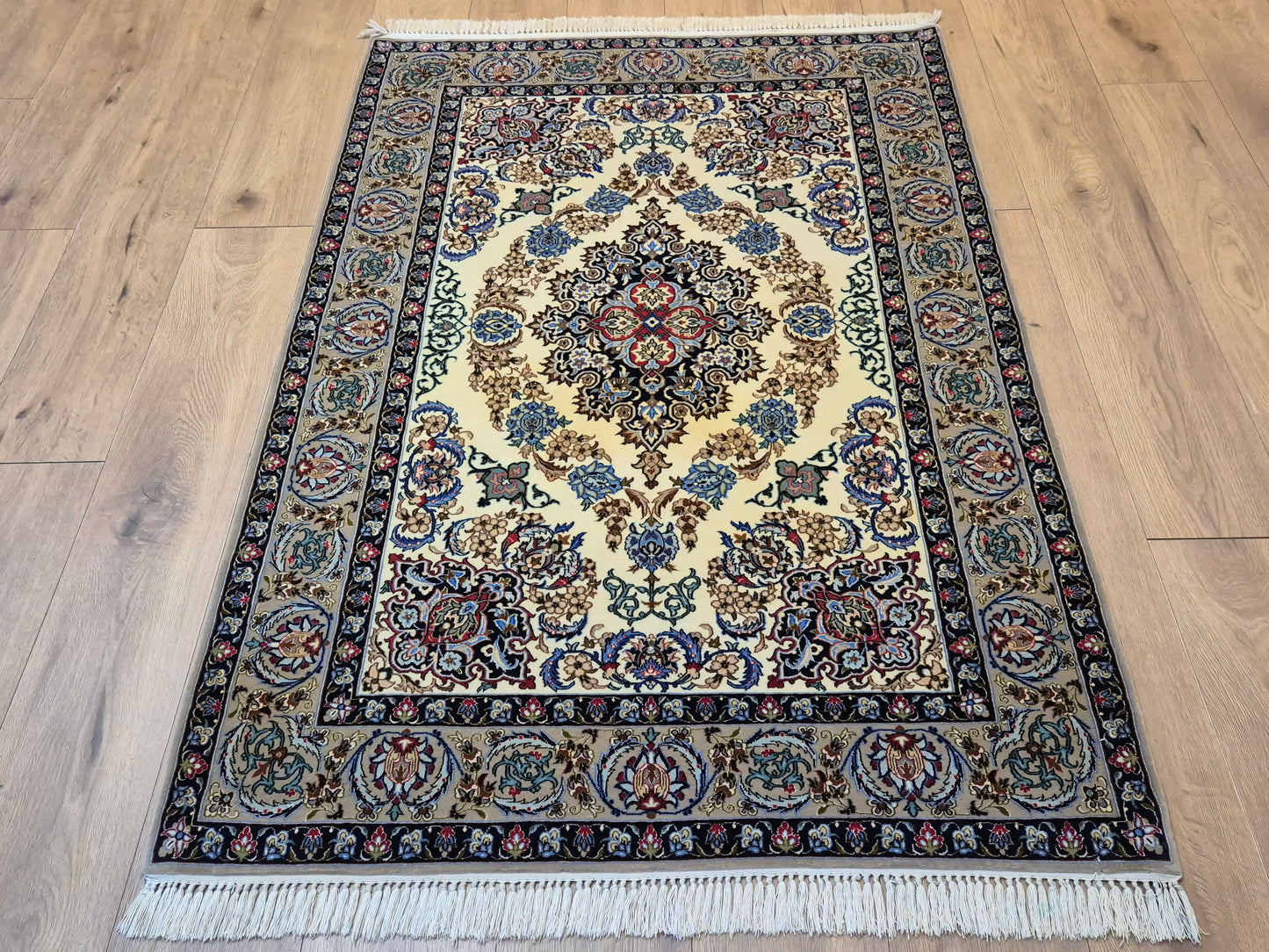 Isfahan Teppich Korkwolle mit Seide Medaillon feine Knüpfung