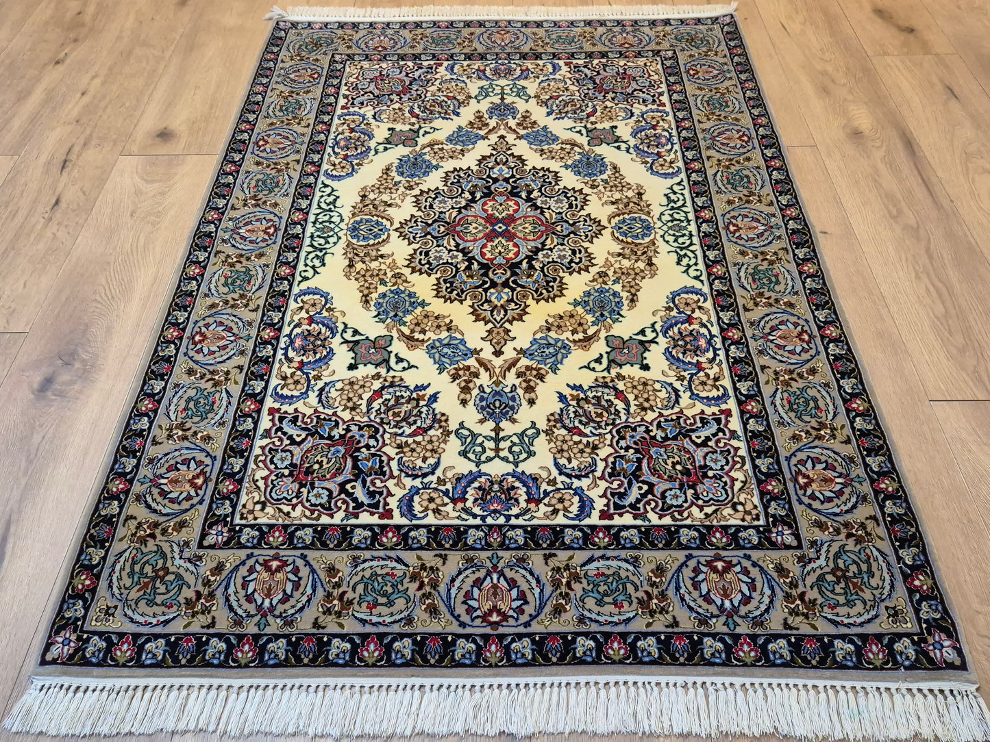 Isfahan Teppich Korkwolle mit Seide Medaillon feine Knüpfung