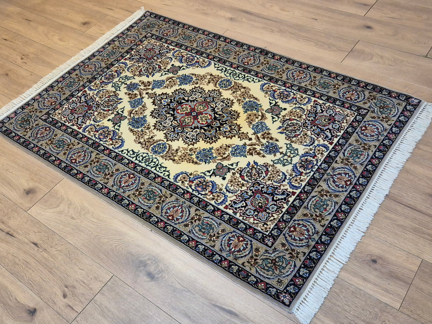 Isfahan Teppich Korkwolle mit Seide Medaillon feine Knüpfung