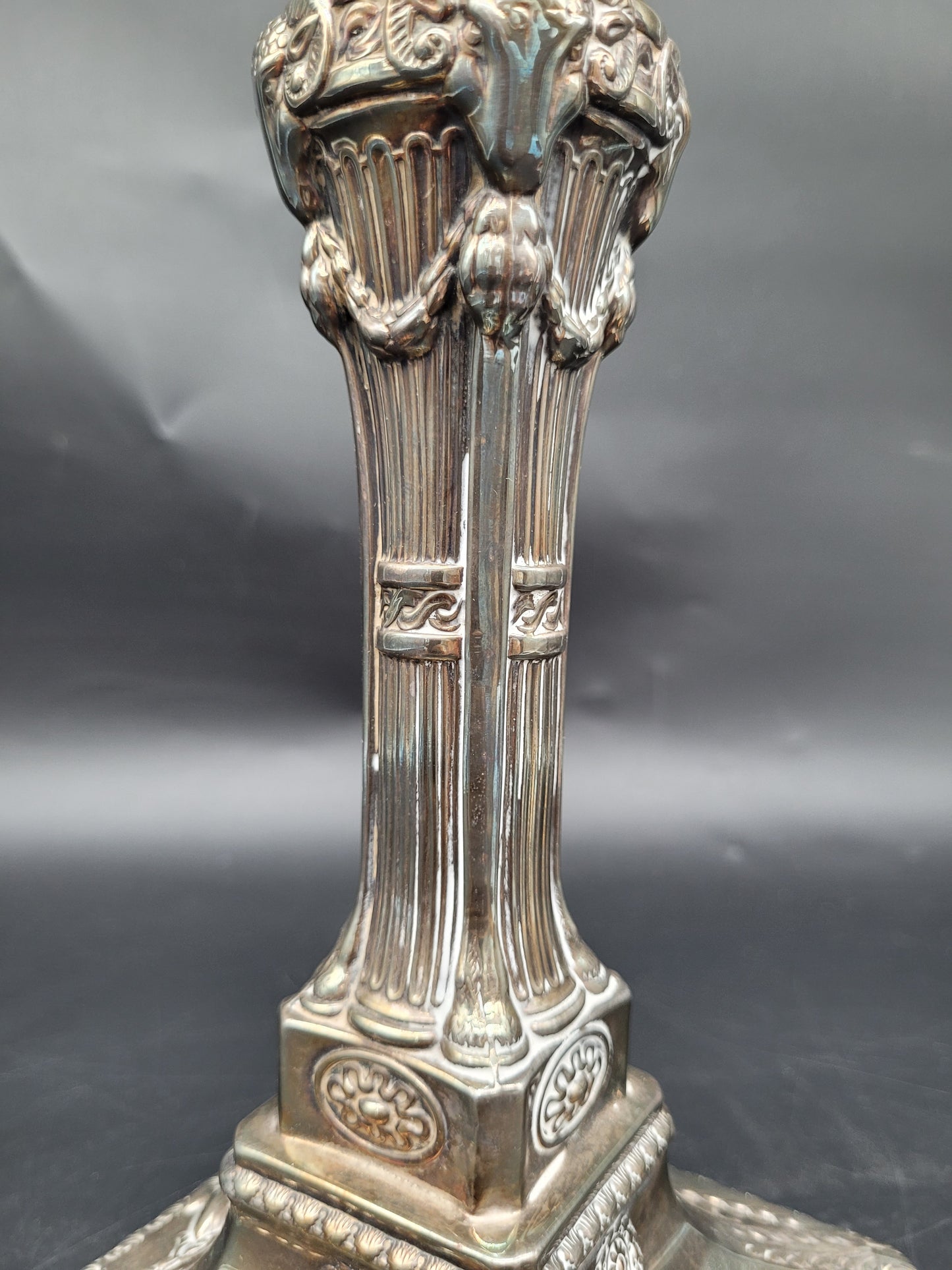 Paar Kerzenständer EPNS Versilbert im Klassischen Stil Englische Meistermarke