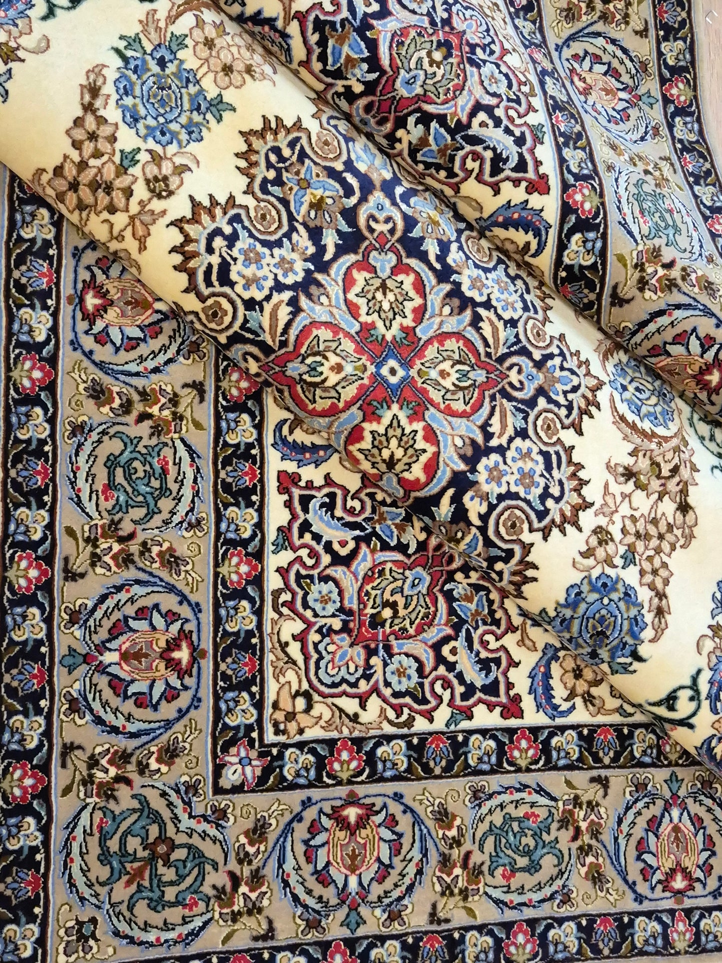 Isfahan Teppich Korkwolle mit Seide Medaillon feine Knüpfung