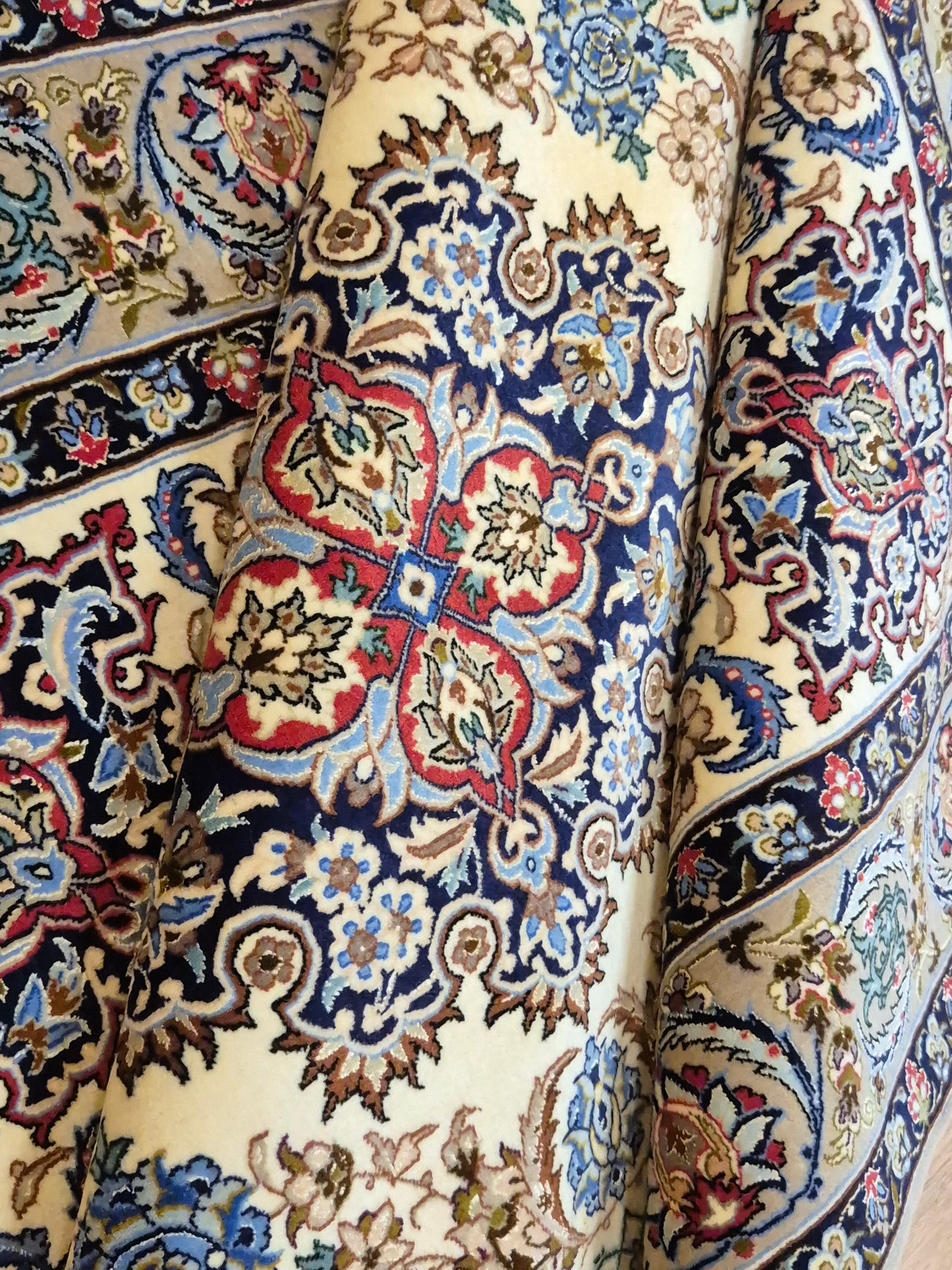 Isfahan Teppich Korkwolle mit Seide Medaillon feine Knüpfung