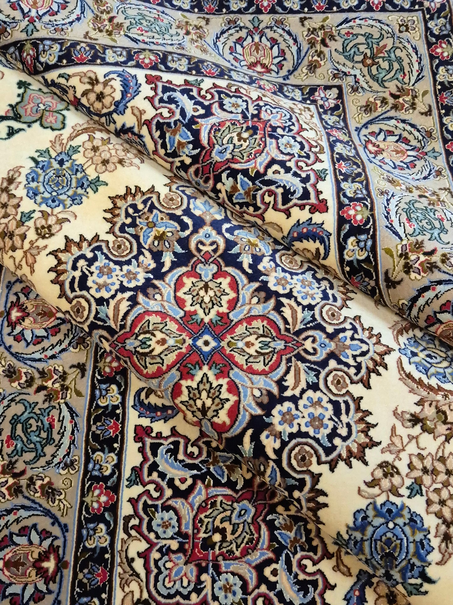 Isfahan Teppich Korkwolle mit Seide Medaillon feine Knüpfung