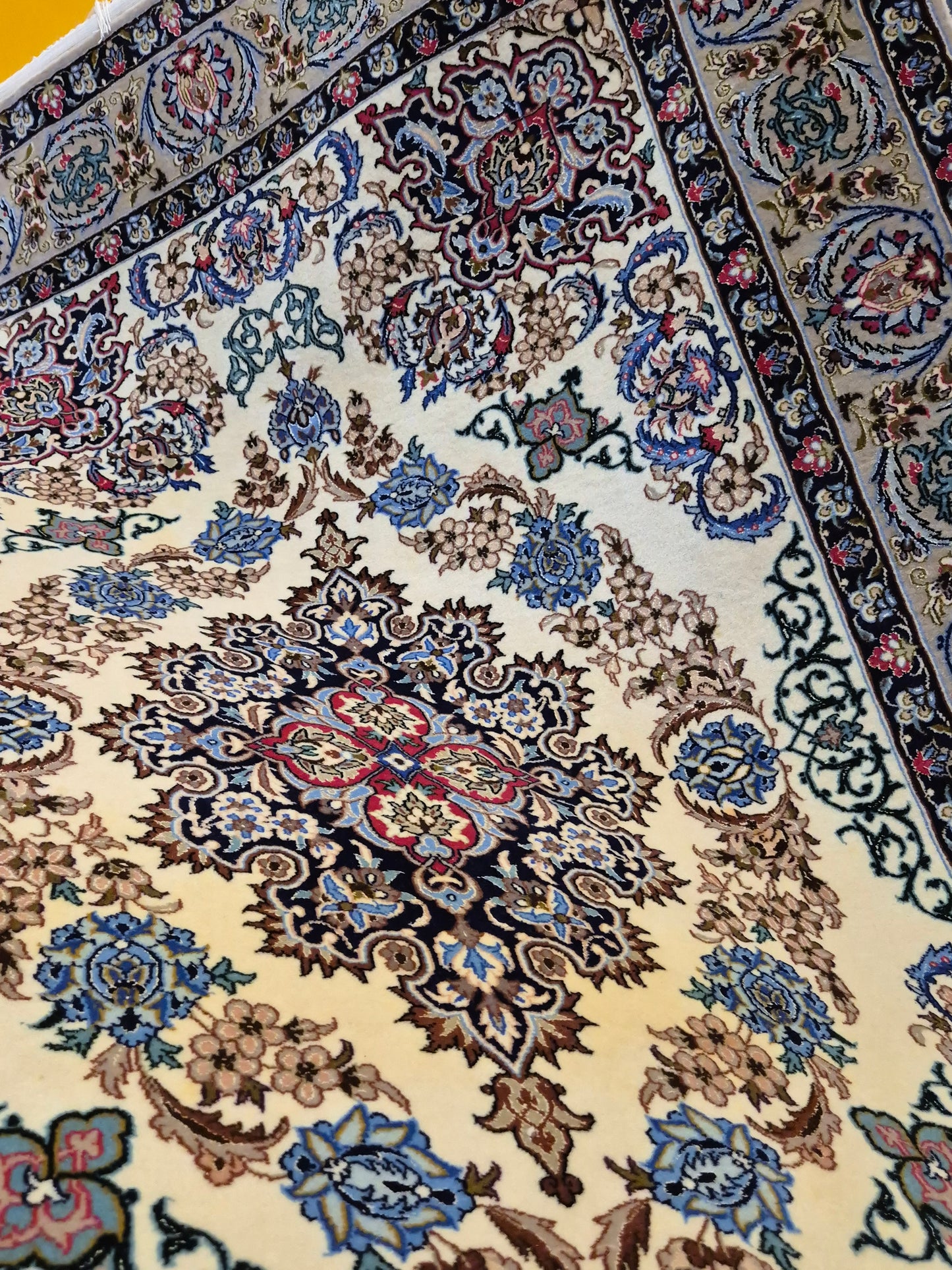 Isfahan Teppich Korkwolle mit Seide Medaillon feine Knüpfung