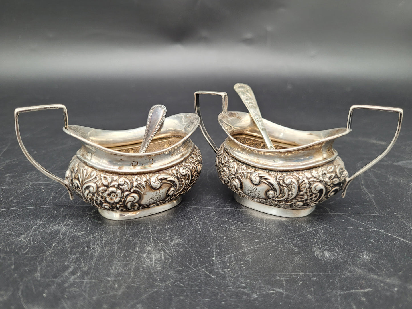 Set 2 Milchkännchen Sterling Silber 925 mit Löffeln britische Meistermarke
