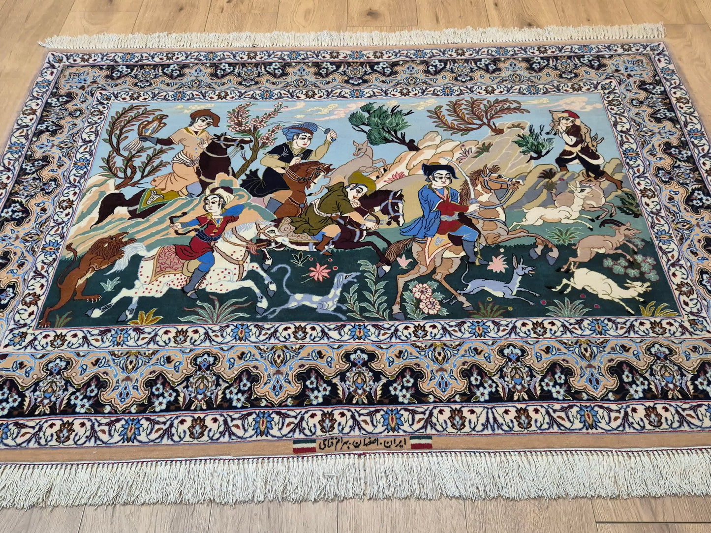 Isfahan Teppich Korkwolle mit Seide figürlich fein signiert