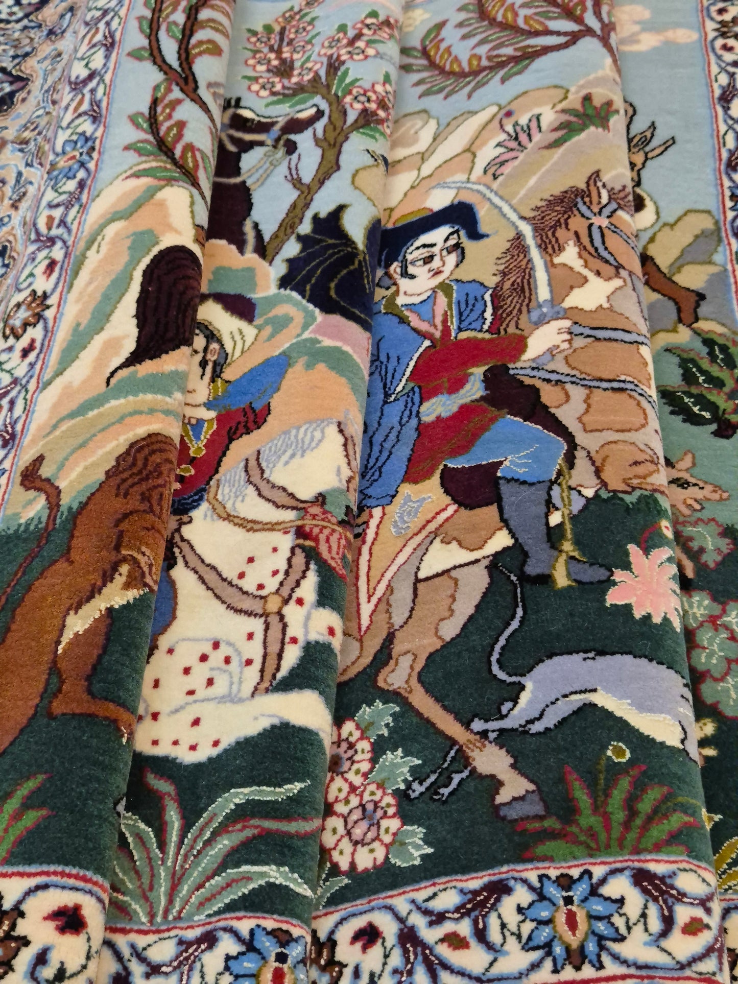 Isfahan Teppich Korkwolle mit Seide figürlich fein signiert