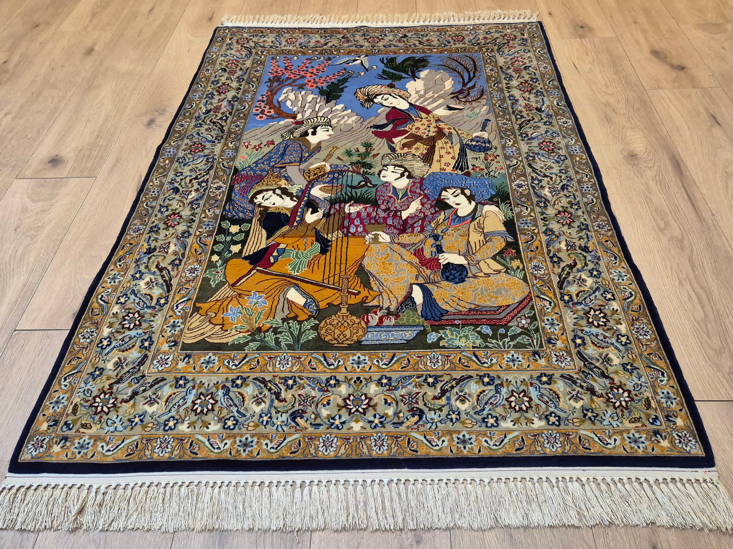 Isfahan Teppich Korkwolle mit Seide figürlich fein signiert