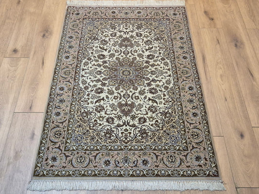 Isfahan Teppich Korkwolle mit Seide Medaillon feine Knüpfung