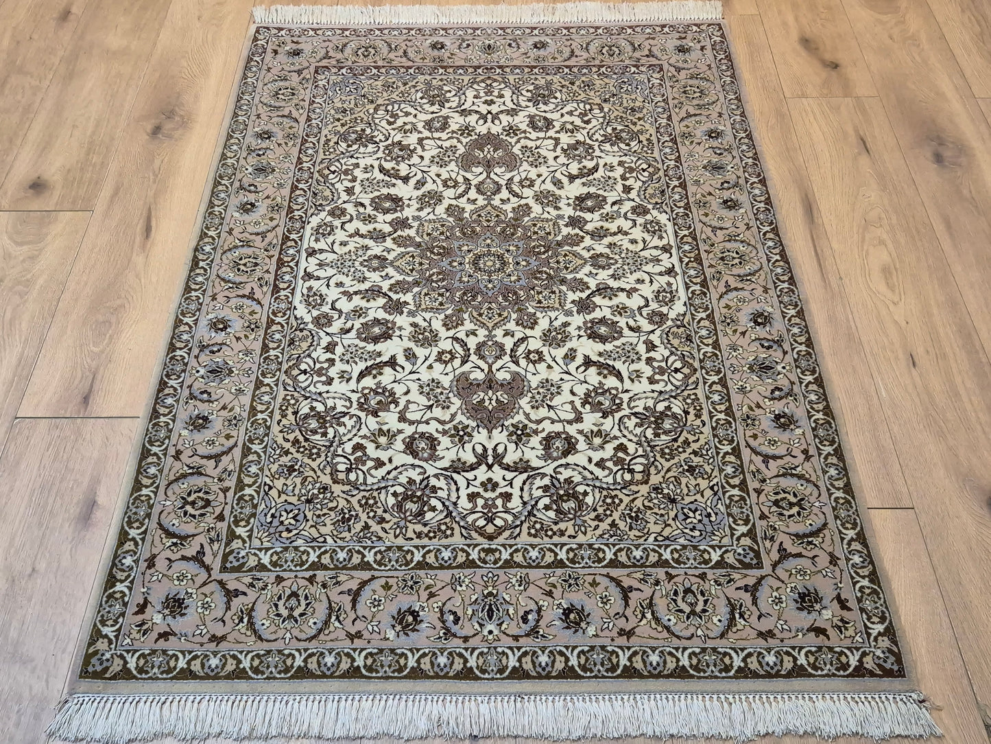 Isfahan Teppich Korkwolle mit Seide Medaillon feine Knüpfung