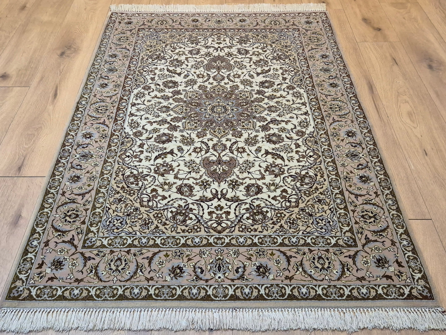 Isfahan Teppich Korkwolle mit Seide Medaillon feine Knüpfung