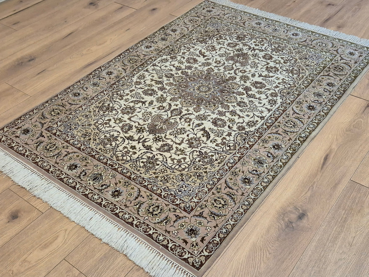 Isfahan Teppich Korkwolle mit Seide Medaillon feine Knüpfung