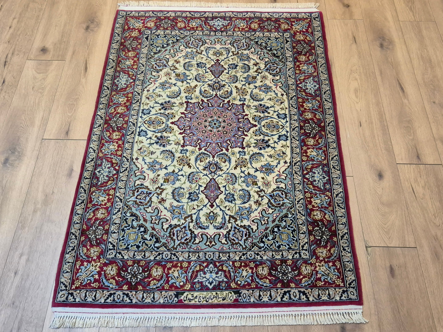 Isfahan Teppich Korkwolle mit Seide Medaillon fein signiert