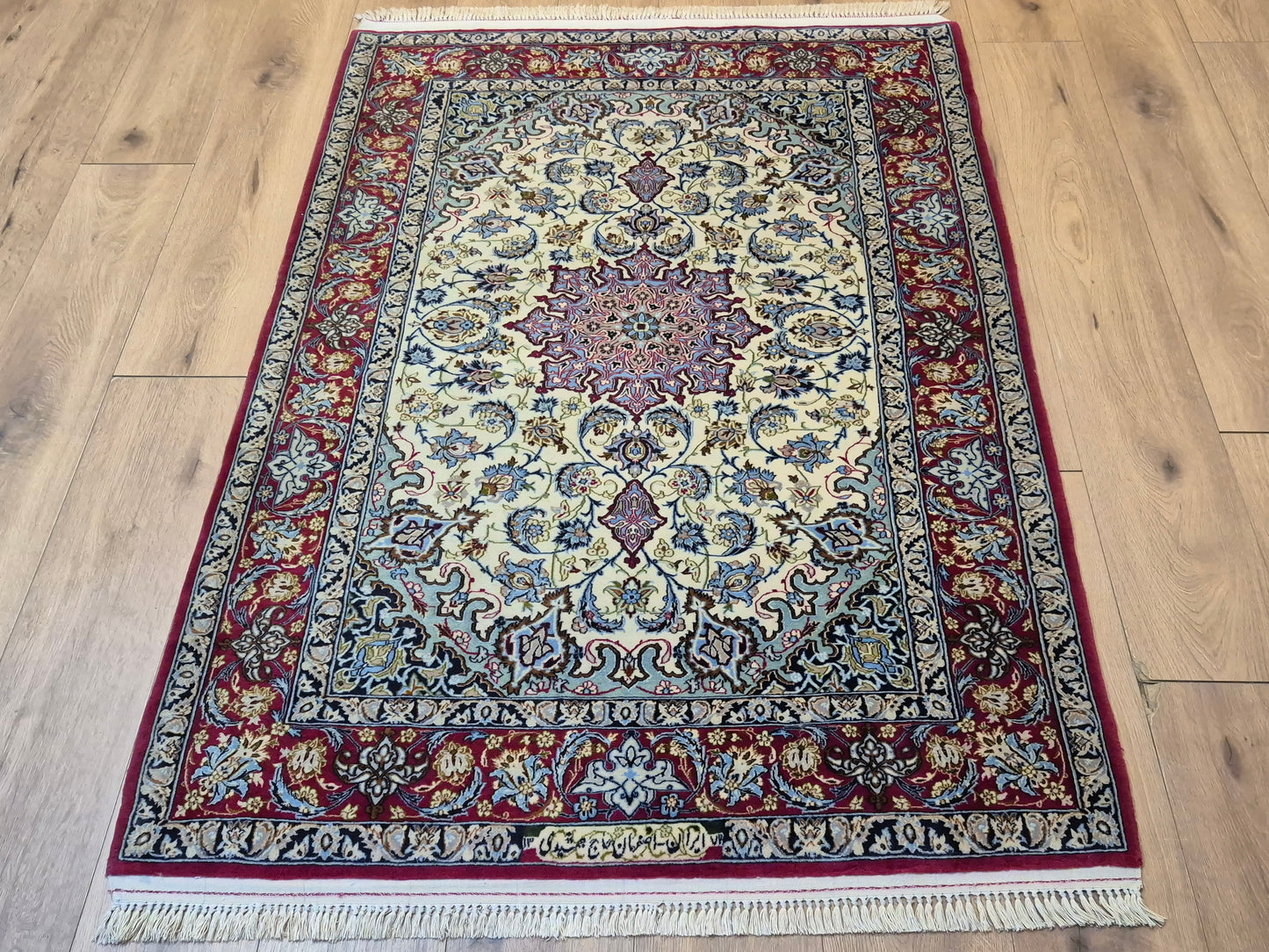 Isfahan Teppich Korkwolle mit Seide Medaillon fein signiert