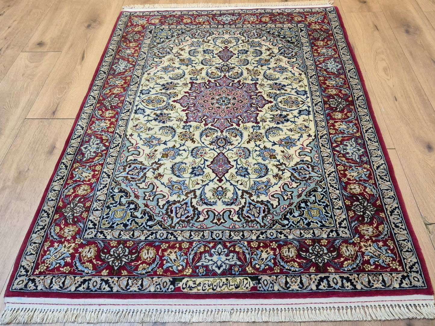 Isfahan Teppich Korkwolle mit Seide Medaillon fein signiert