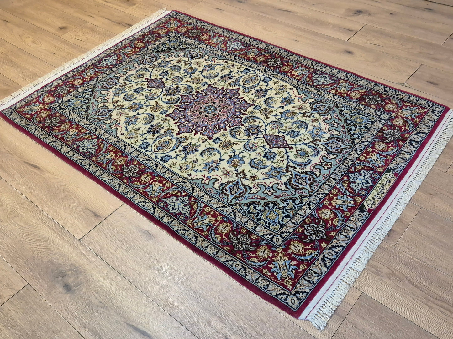 Isfahan Teppich Korkwolle mit Seide Medaillon fein signiert