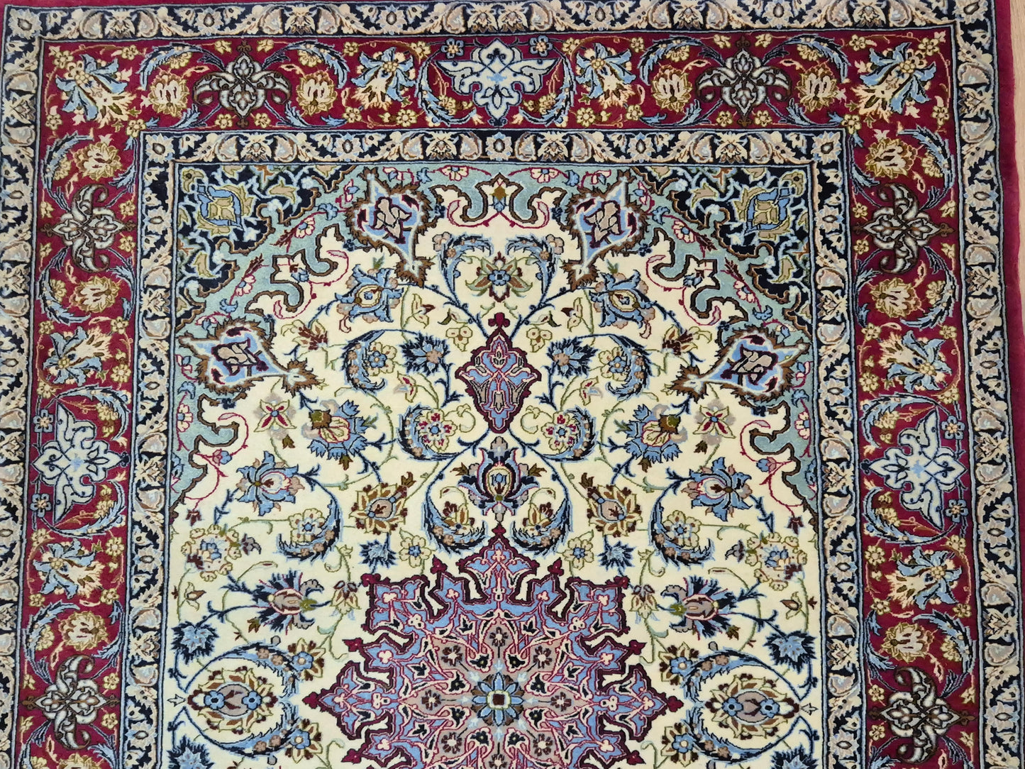 Isfahan Teppich Korkwolle mit Seide Medaillon fein signiert